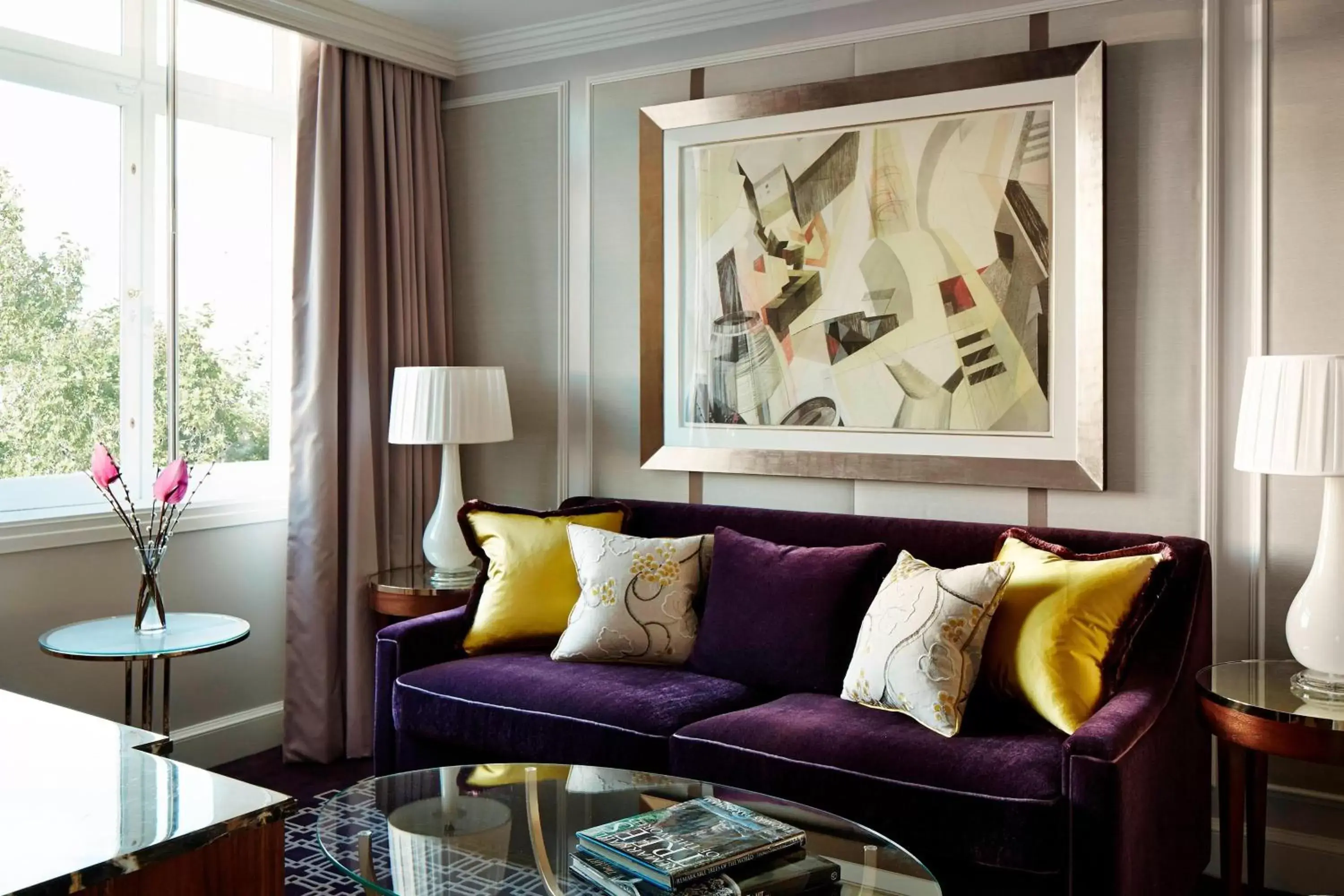 Living room, Seating Area in London Marriott Hotel Park Lane