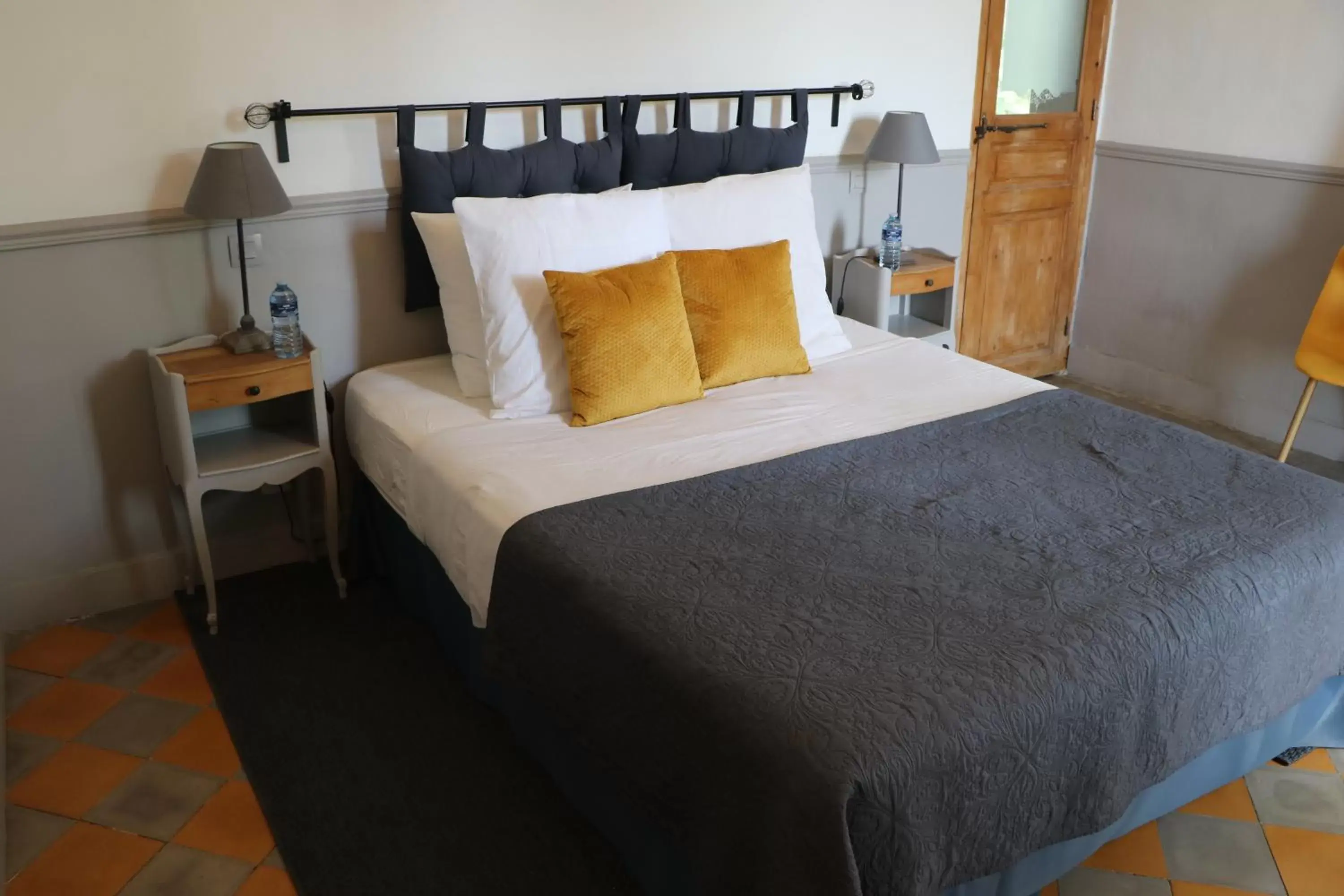 Double Room with Private Bathroom - single occupancy in Le Mas des Cerisiers JACUZZI et SAUNA inclus pour tous les logements Double Room with Private Bathroom - single occupancy in Le Mas des Cerisiers JACUZZI et SAUNA inclus pour tous les logements