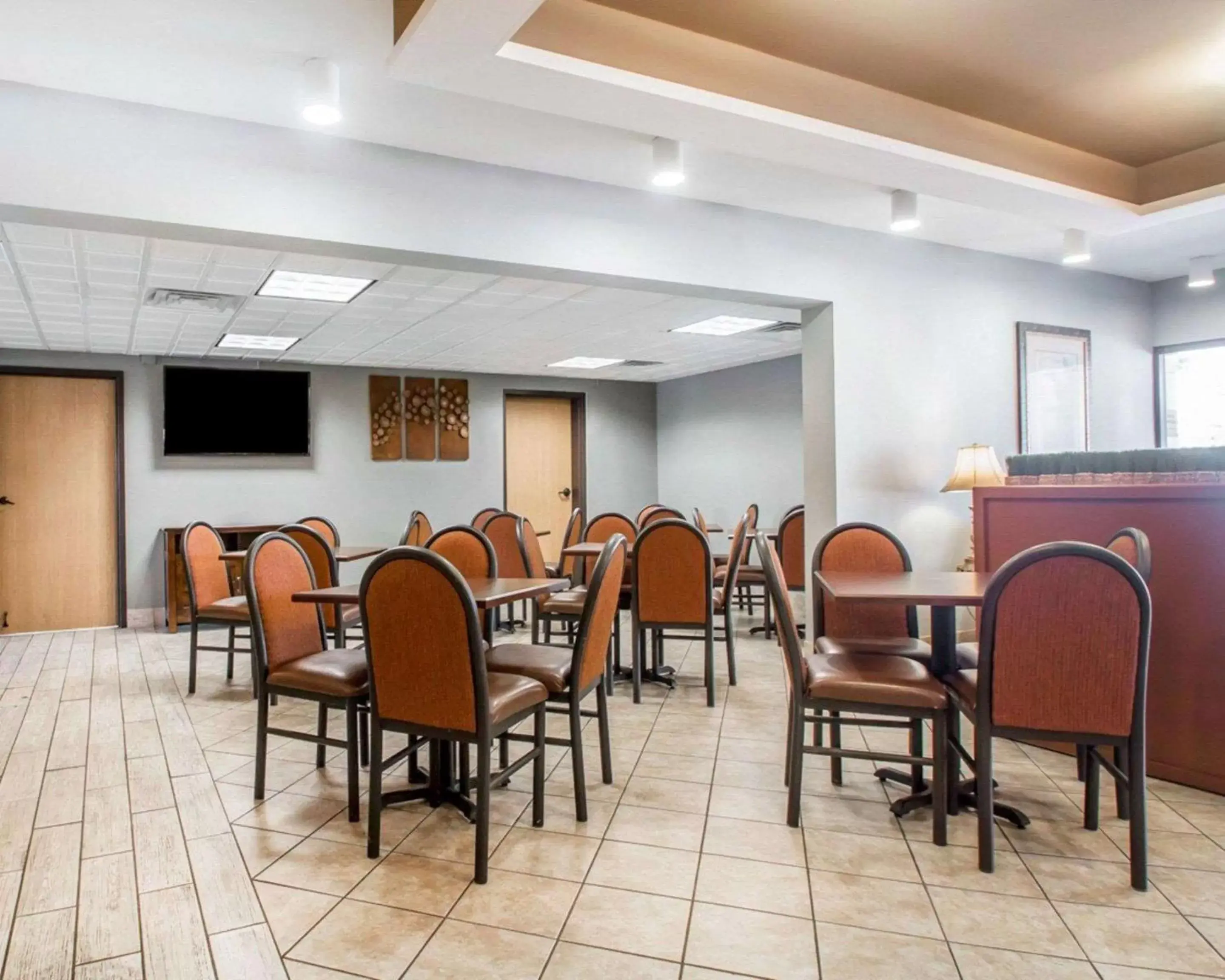 Restaurant/Places to Eat in Quality Inn South Springfield