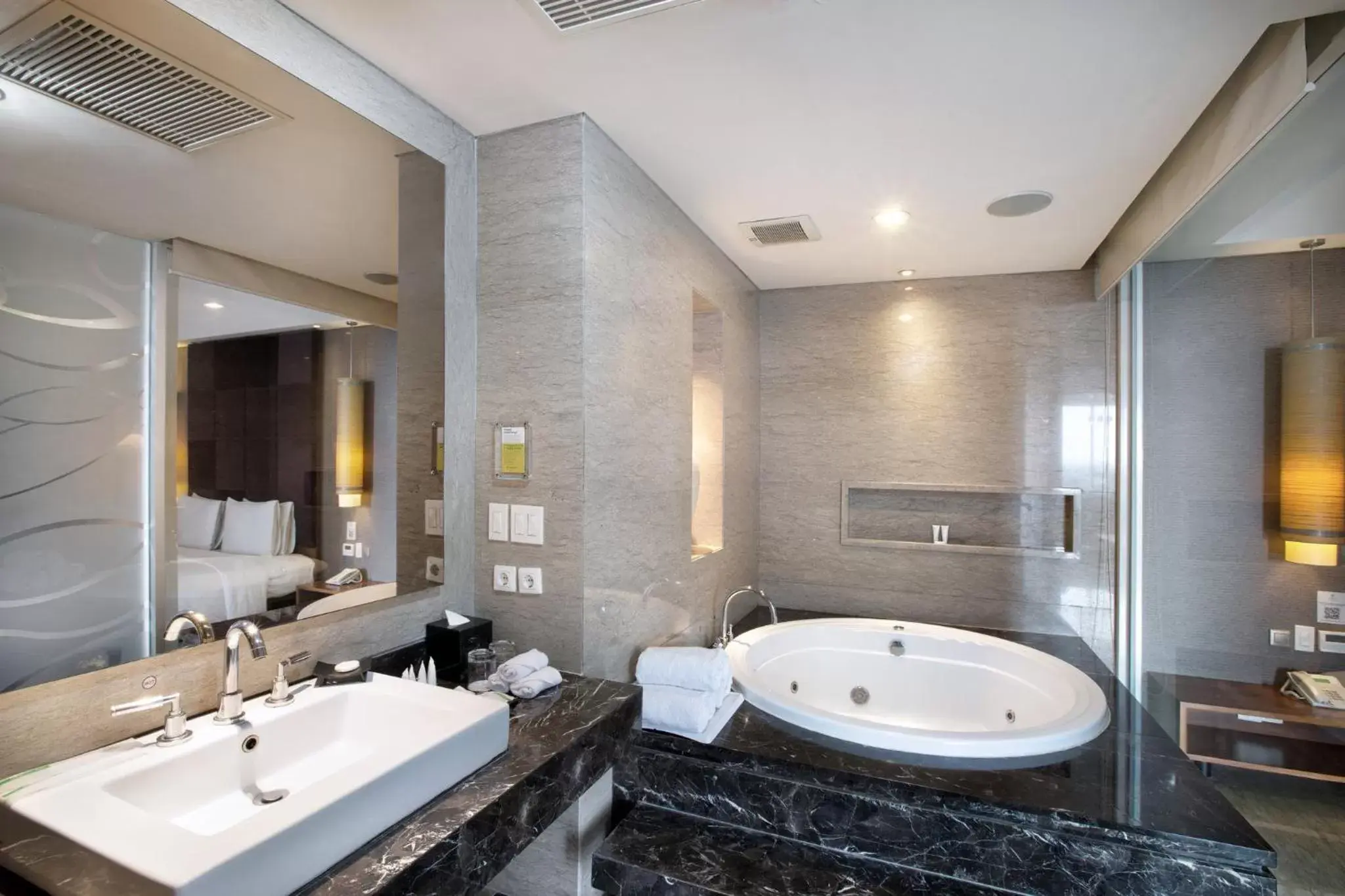Photo of the whole room, Bathroom in Holiday Inn Bandung Pasteur, an IHG Hotel
