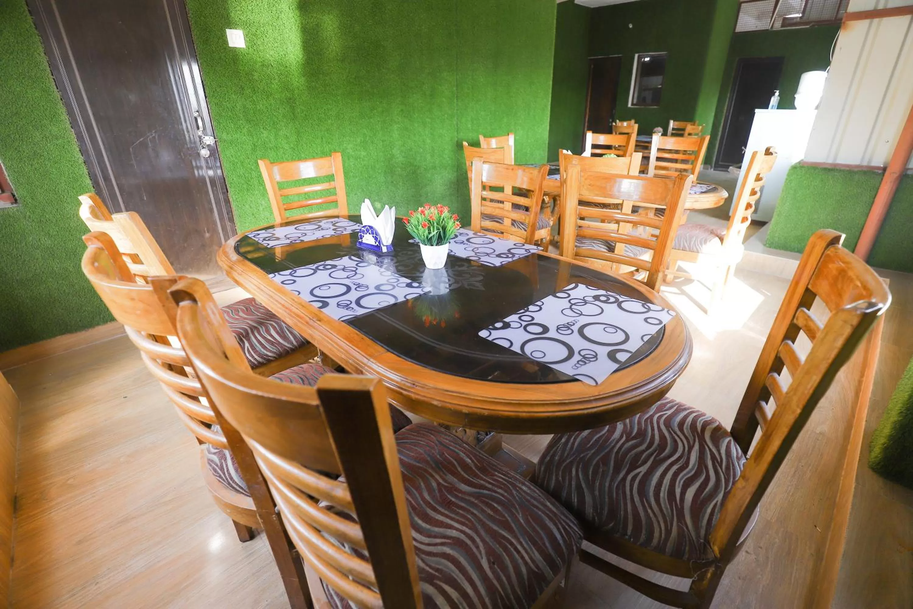 Restaurant/places to eat, Dining Area in Grey Castle - Hotel Near Haridwar Railway station