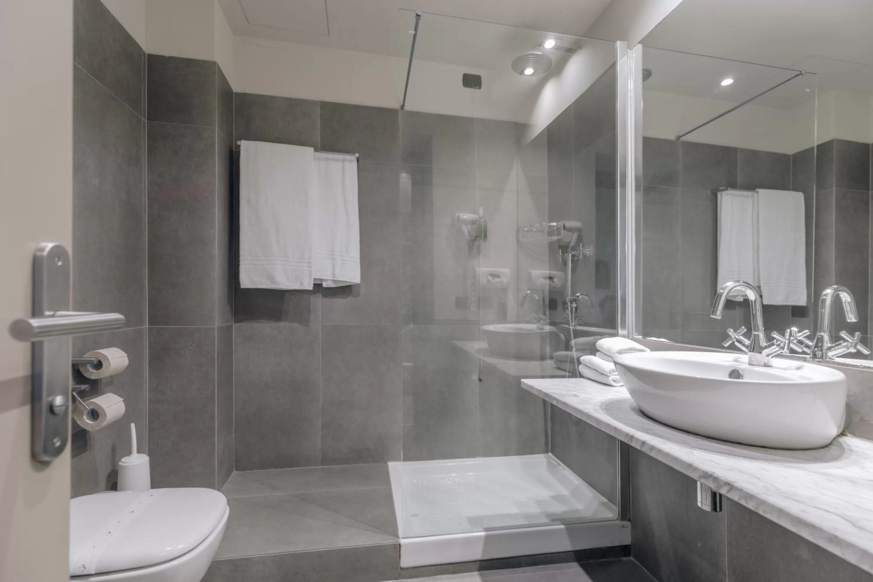 Bathroom in Hotel Continental