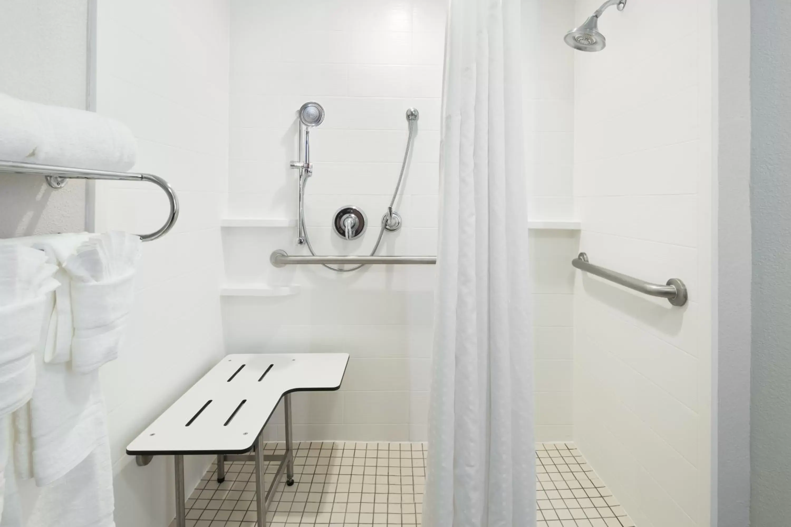 Suite - Mobility Access Roll in Shower/Non-Smoking in Holiday Inn Express & Suites - Nearest Universal Orlando, an IHG Hotel Suite - Mobility Access Roll in Shower/Non-Smoking in Holiday Inn Express & Suites - Nearest Universal Orlando, an IHG Hotel
