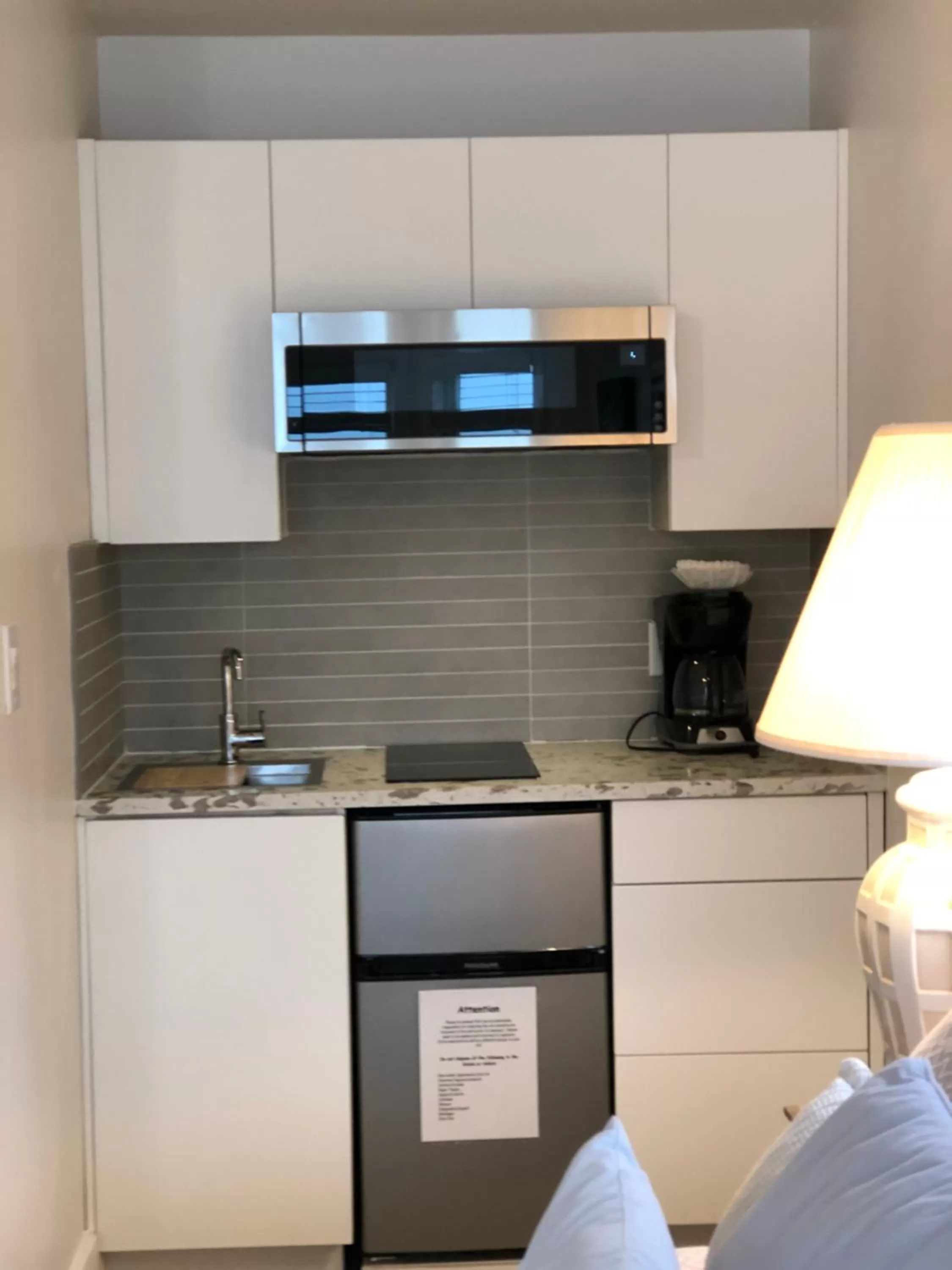 Kitchen or kitchenette, Kitchen/Kitchenette in Qualicum Breeze Beach Resort