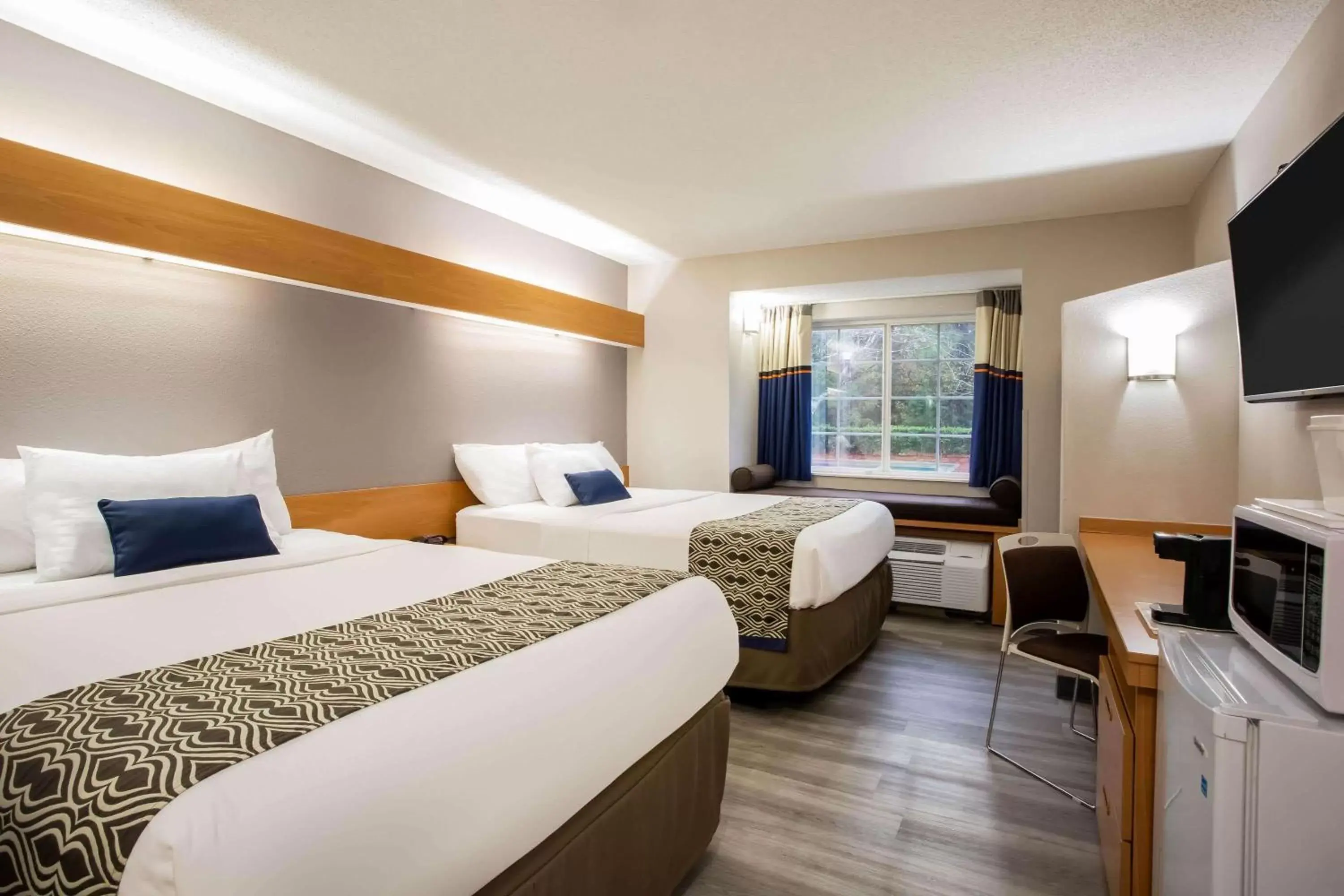 Photo of the whole room, Bed in Microtel Inn & Suites by Wyndham Southern Pines Pinehurst