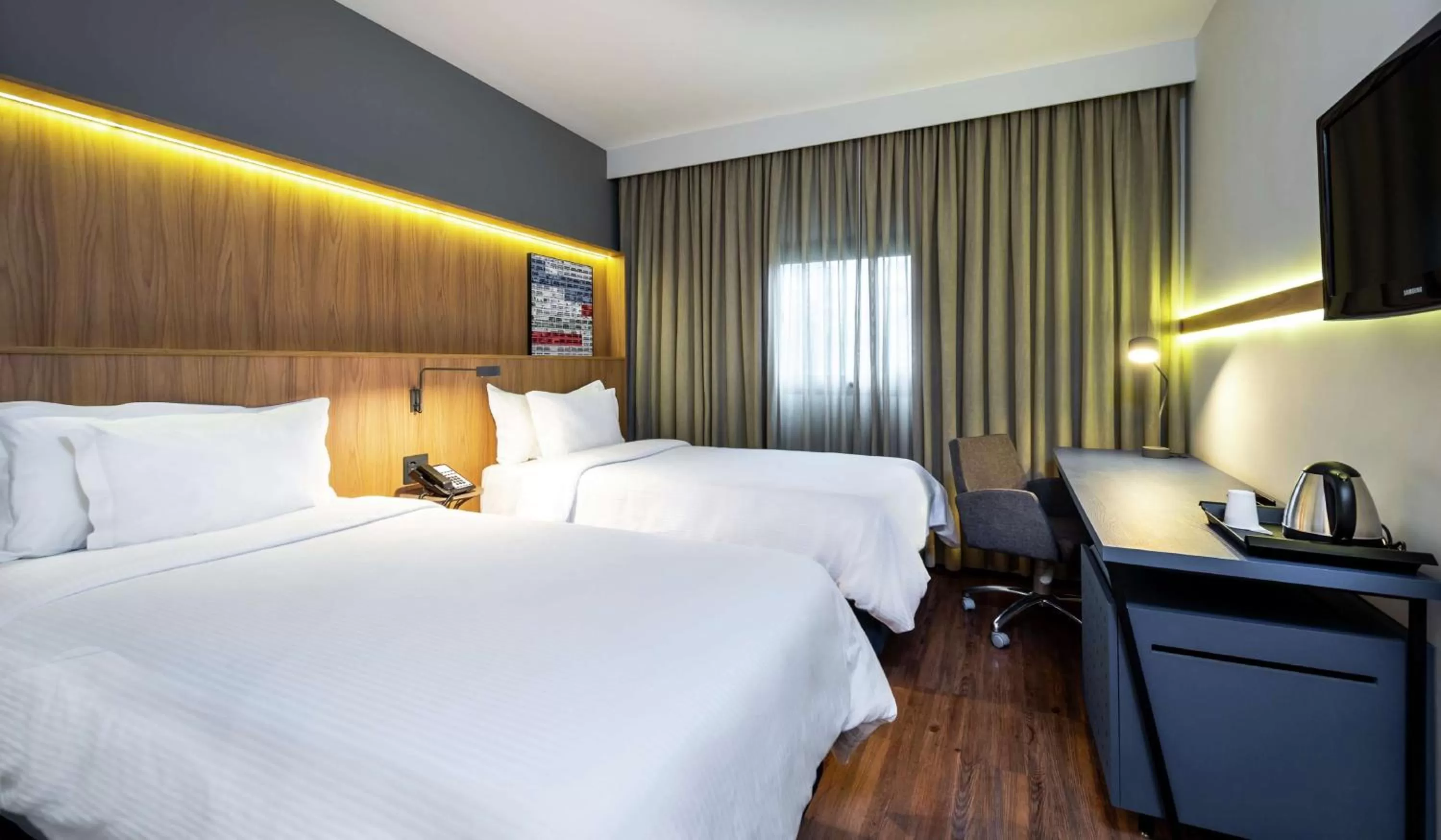Bedroom, Bed in Hampton by Hilton Guarulhos Airport