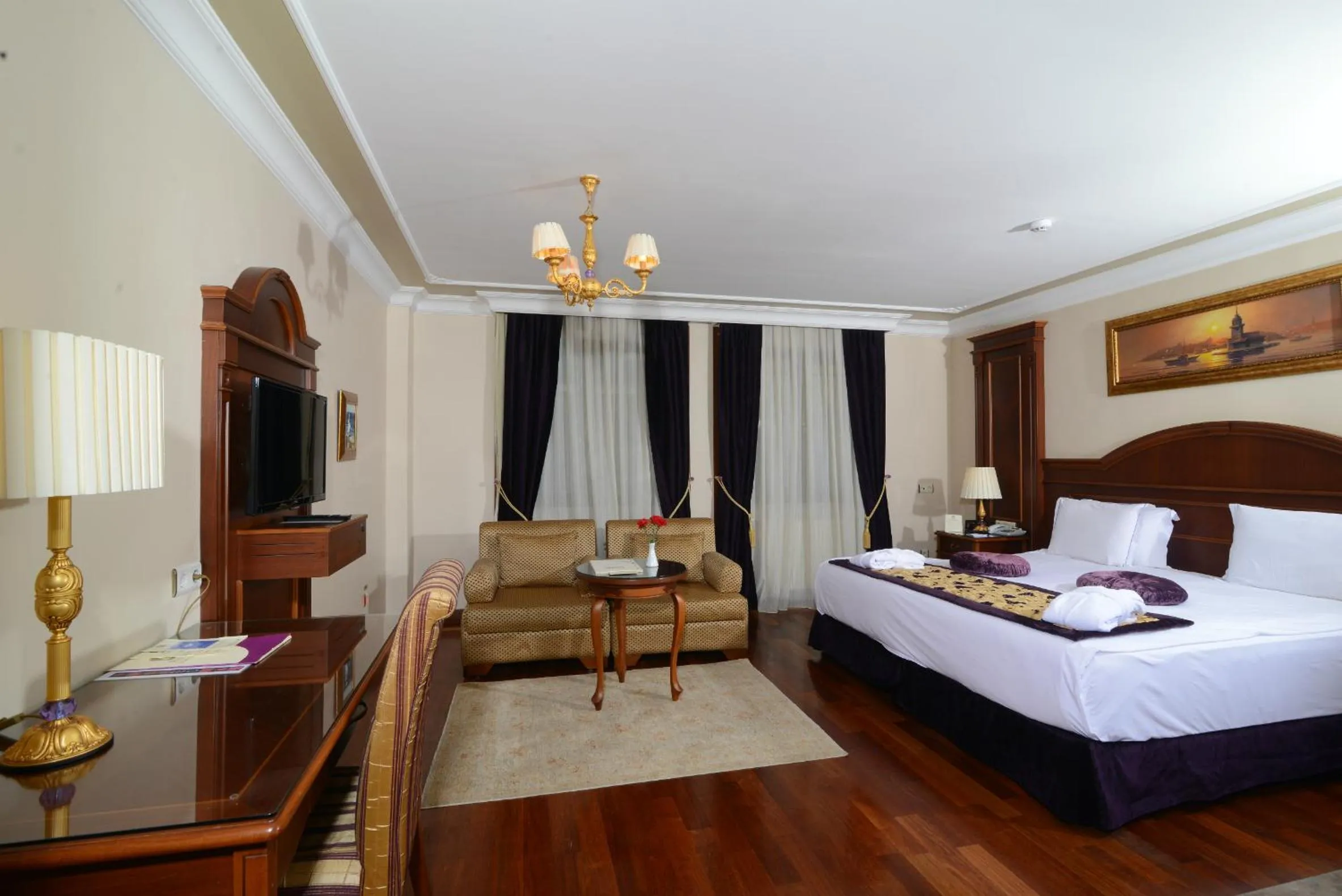 Bed in GLK PREMIER Regency Suites & Spa