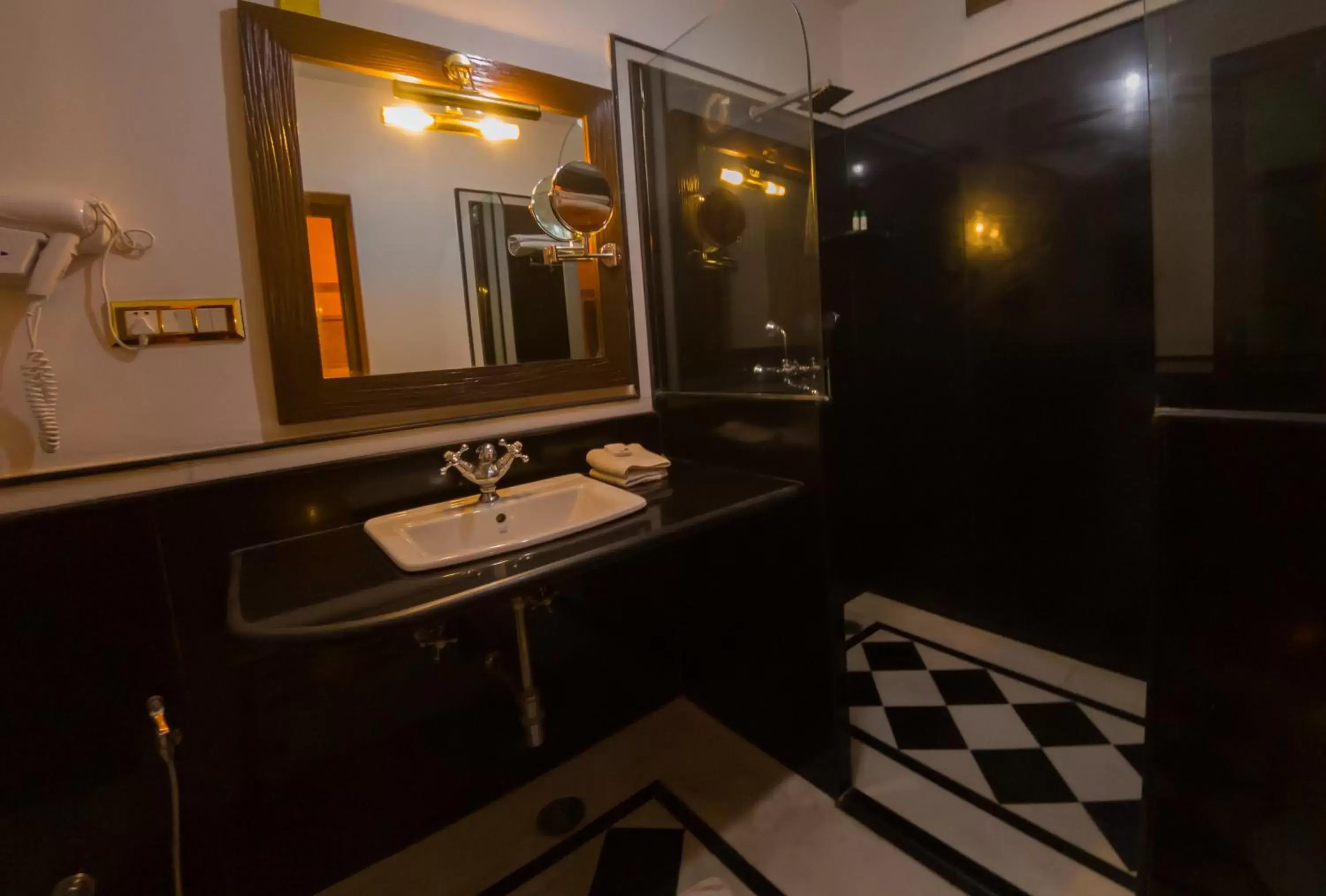 Bathroom in Hotel Pleasant Haveli - Only Adults