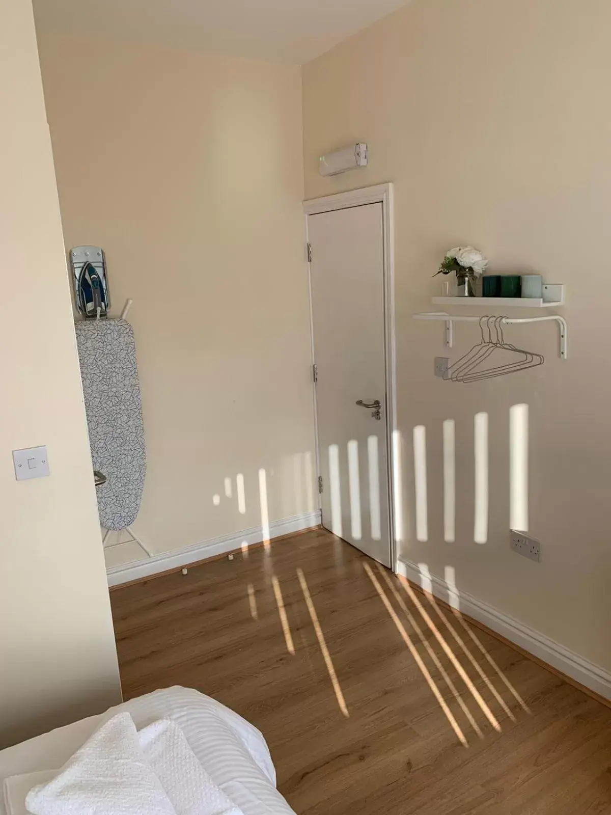 Double Room with Private Bathroom in Smeaton serviced Accommodation Double Room with Private Bathroom in Smeaton serviced Accommodation