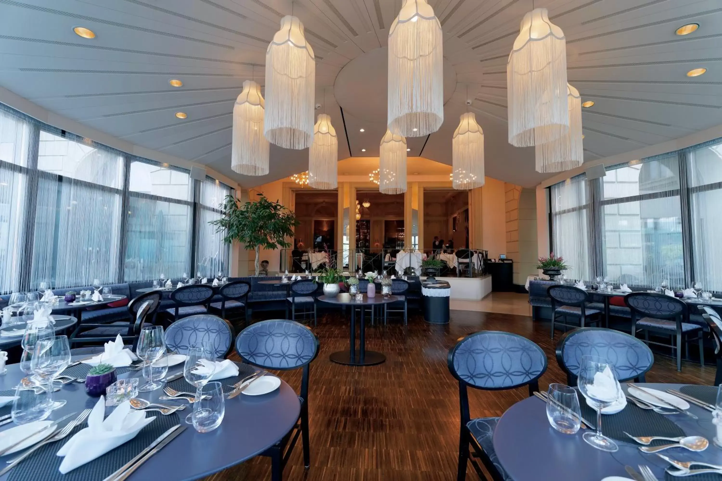 Food and drinks, Restaurant/Places to Eat in Hotel Schweizerhof Luzern