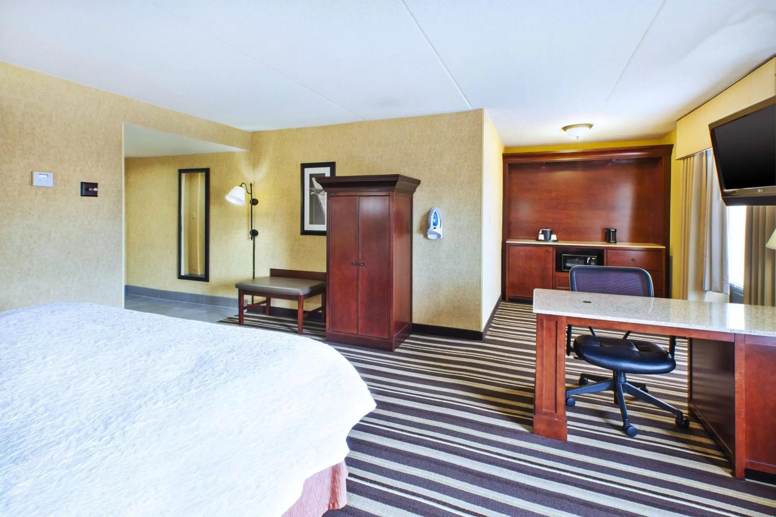 Bed in Hampton Inn Washington-Dulles International Airport South Bed in Hampton Inn Washington-Dulles International Airport South
