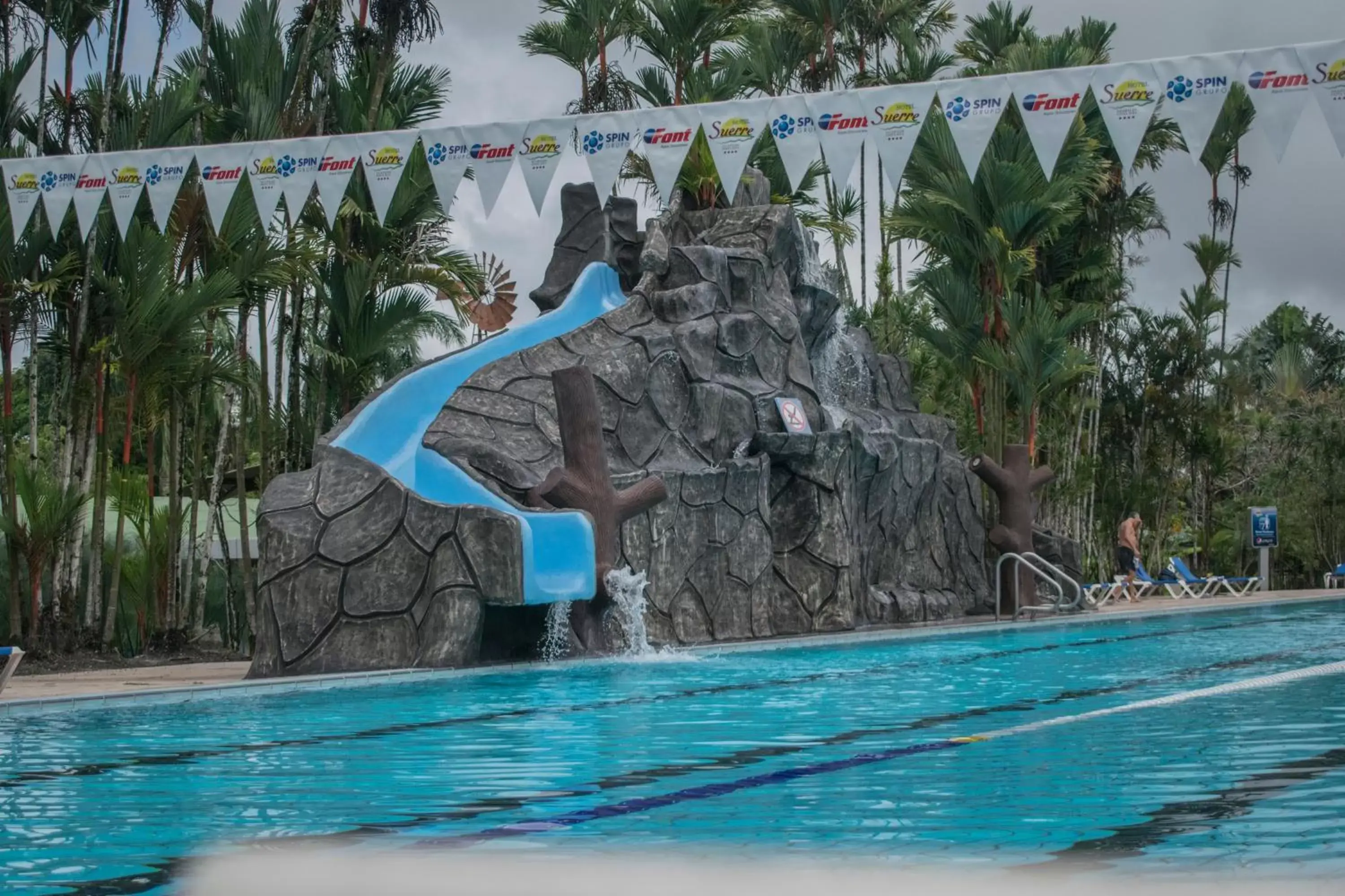 Swimming Pool in Hotel Suerre