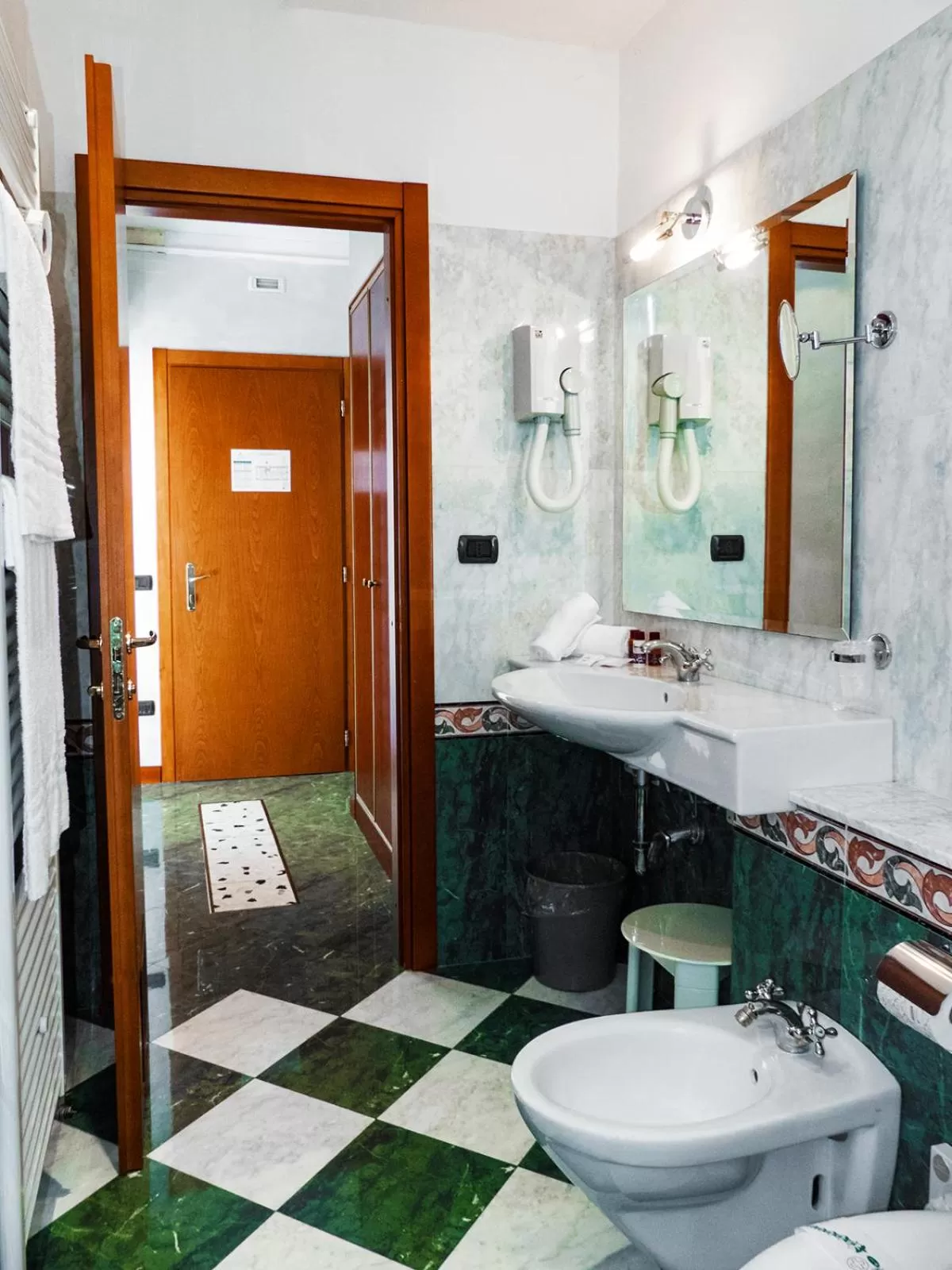 Bathroom in Hotel Astoria