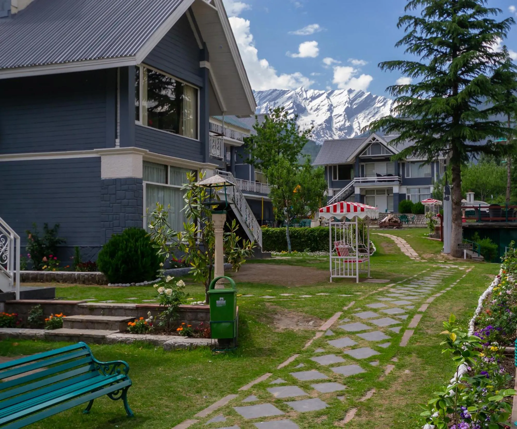 Garden in The Highland Park - A Truly River side Resort