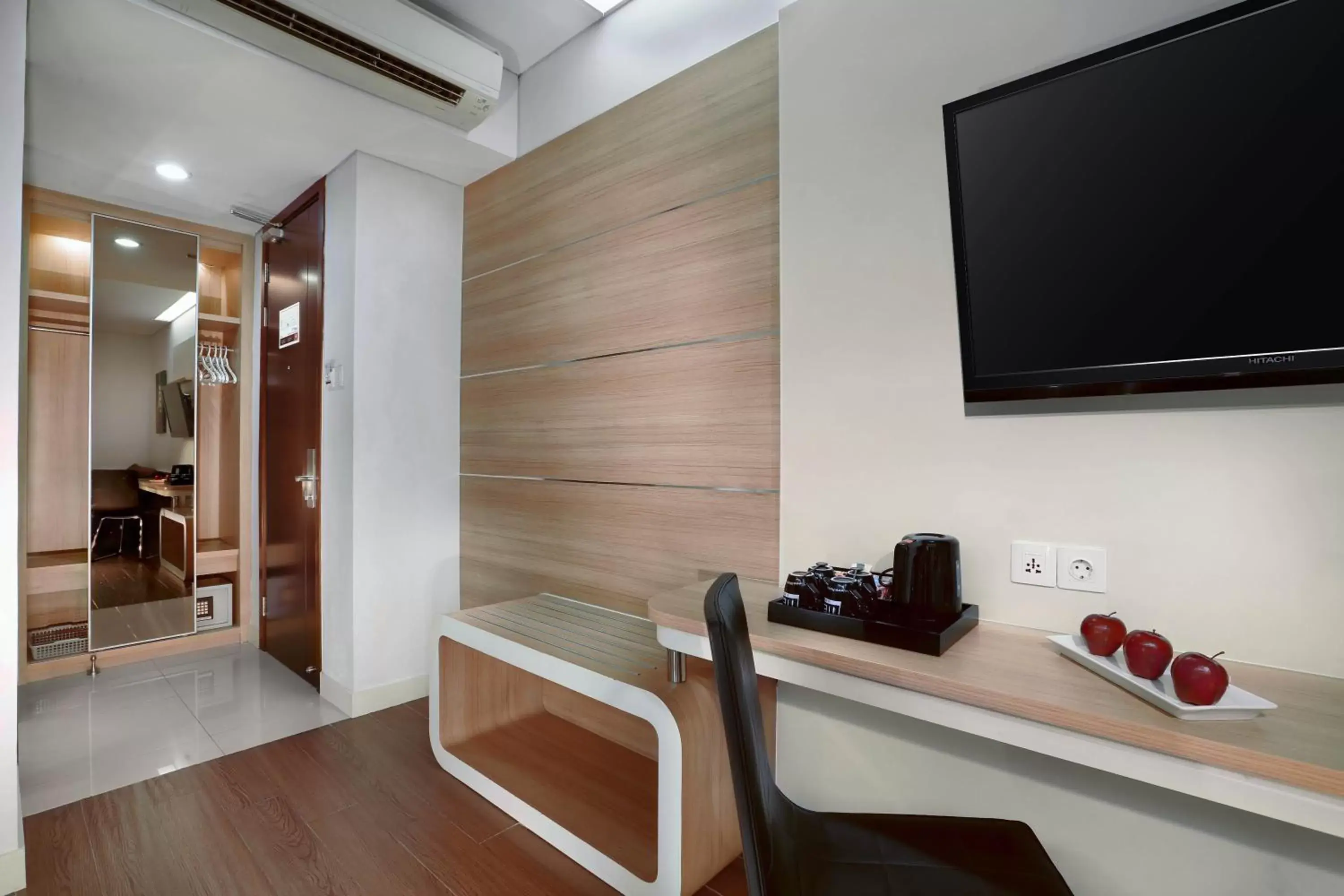 Other, TV/Entertainment Center in Hotel Neo Gubeng by ASTON