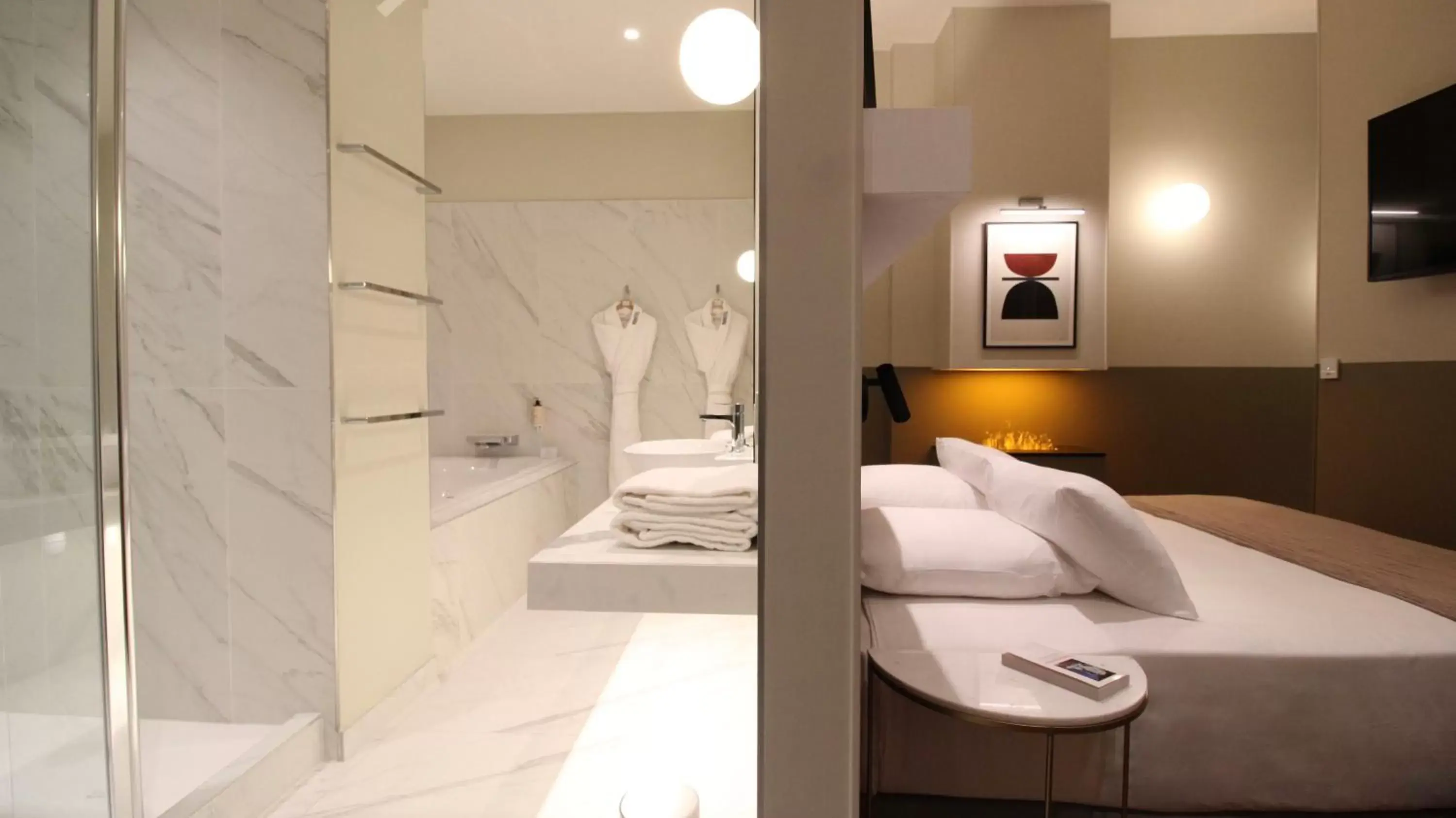 Bathroom, Bed in MiHotel Sala