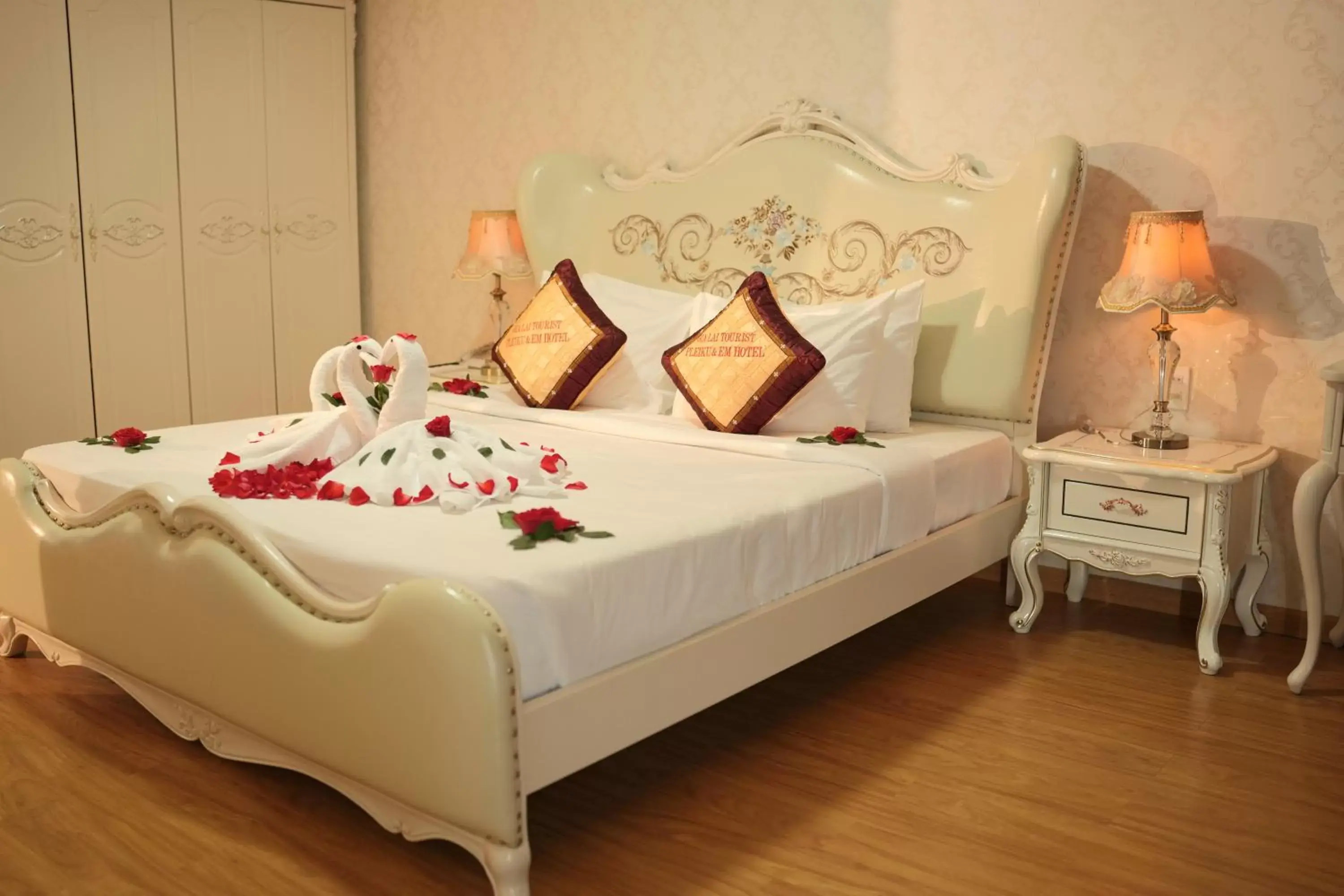 Bedroom, Bed in Pleiku & Em Hotel by Gia Lai Tourist Bedroom, Bed in Pleiku & Em Hotel by Gia Lai Tourist