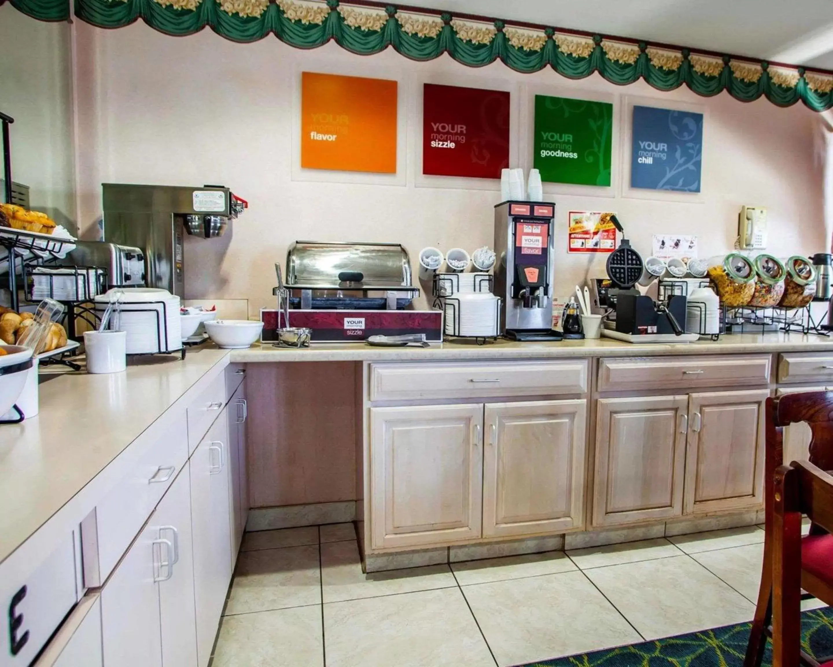Restaurant/places to eat, Kitchen/Kitchenette in Quality Inn