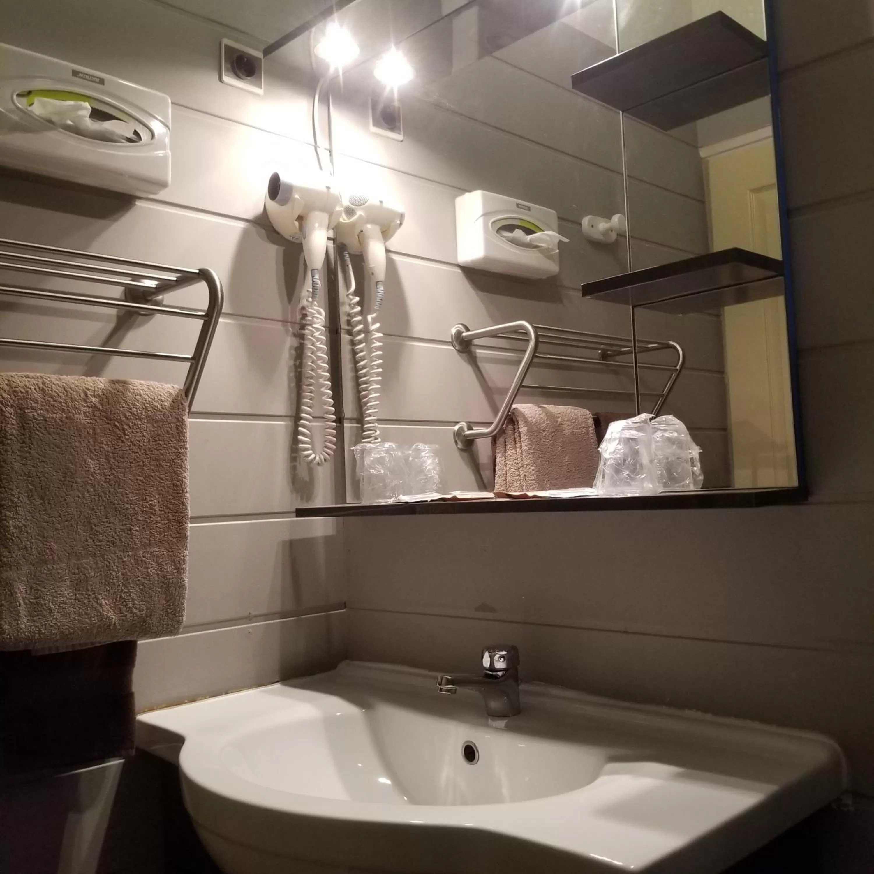 Bathroom in Logis hôtel du terreau