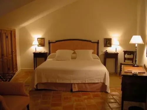 Photo of the whole room, Bed in Hotel Puerta de la Luna