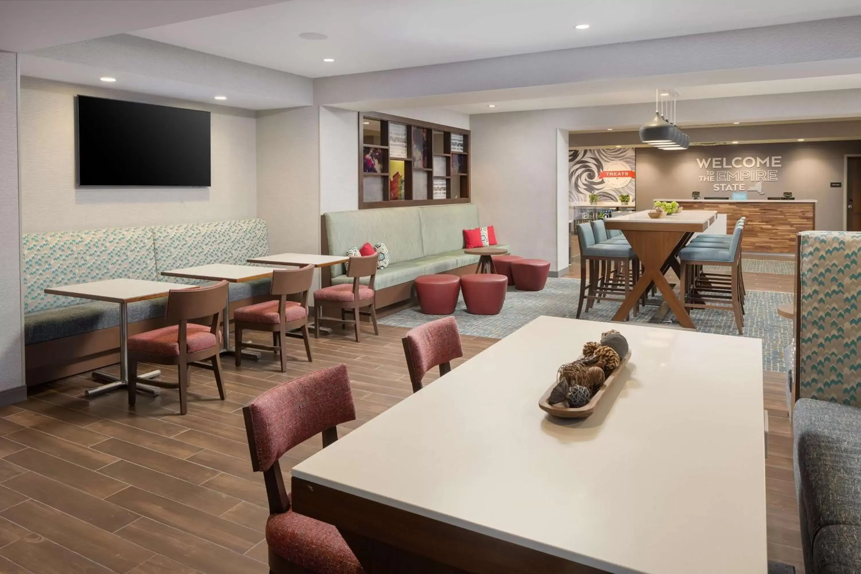 Lobby or reception, Restaurant/Places to Eat in Hampton Inn Hornell