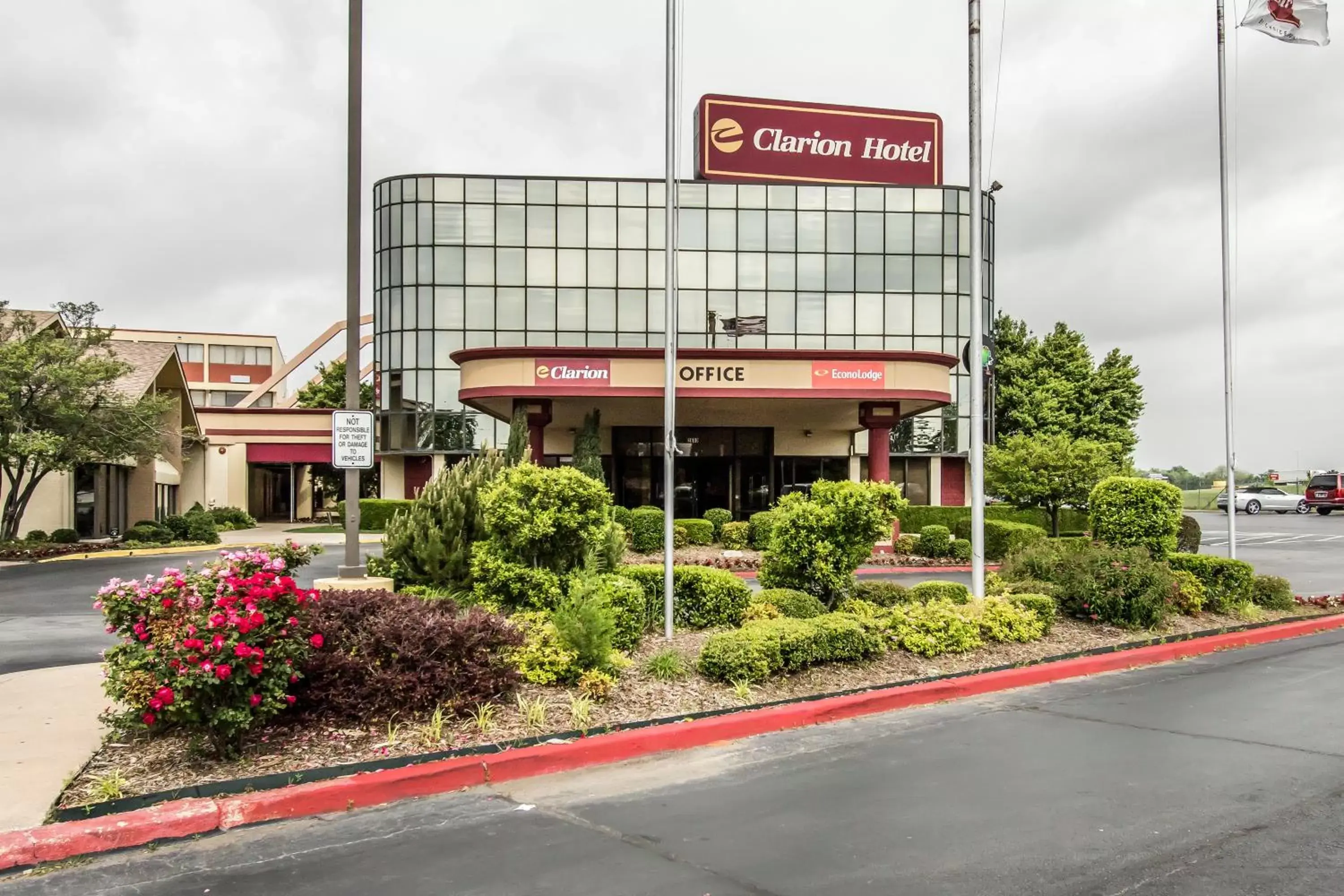 Property Building in Econo Lodge Broken Arrow-Tulsa