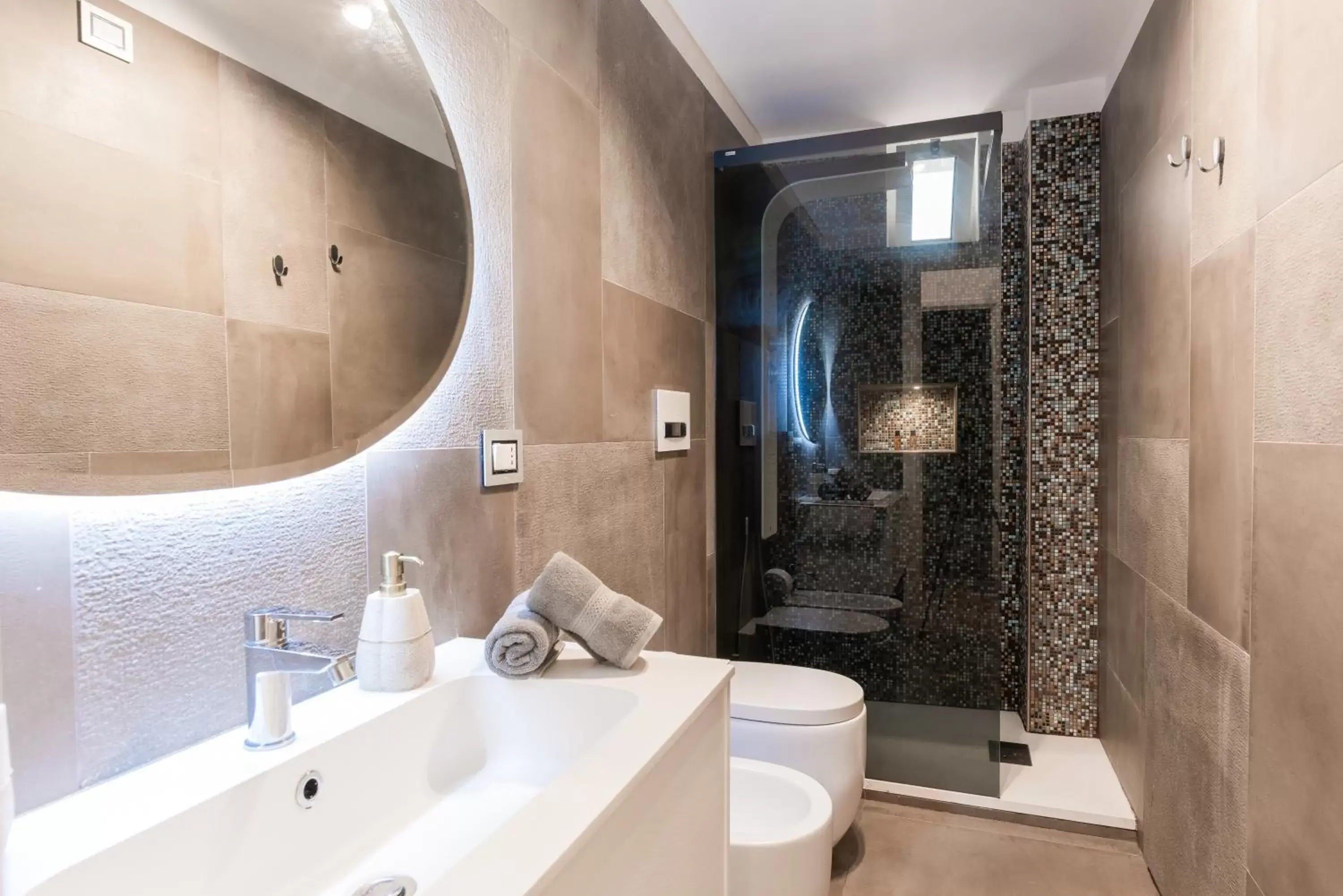 Shower, Bathroom in Terrazza Vallisa