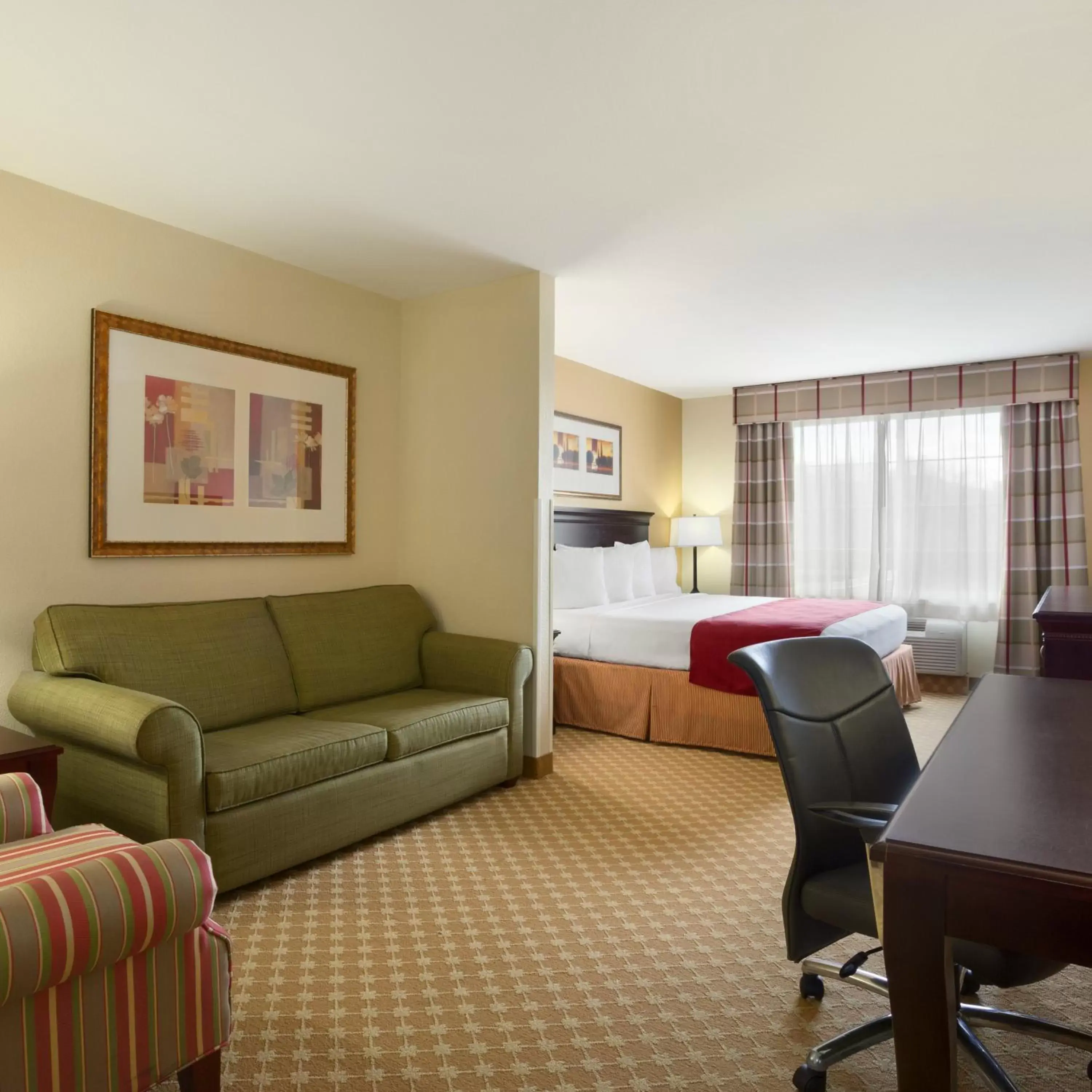 Seating Area in Country Inn & Suites by Radisson, Washington at Meadowlands, PA