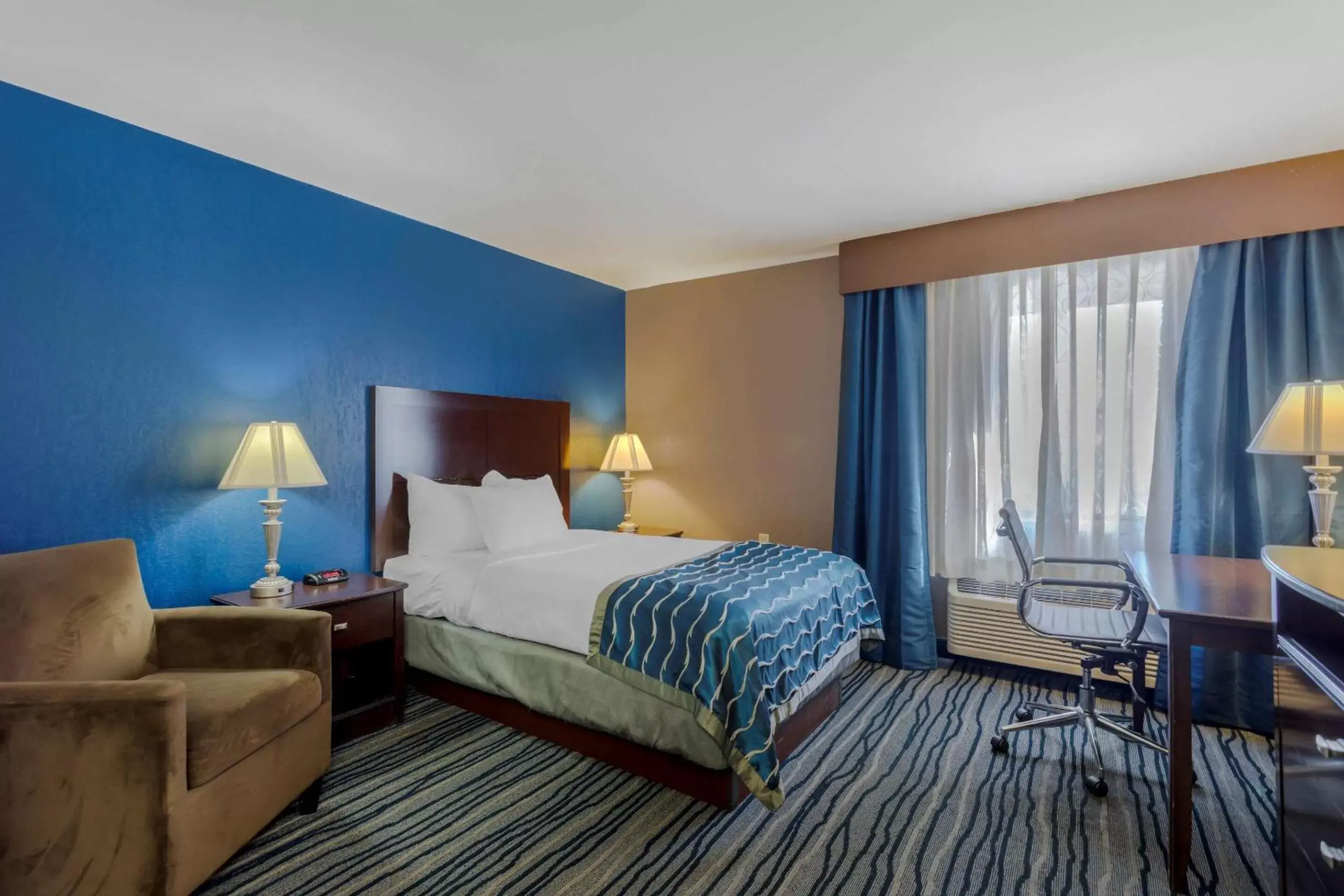 Bedroom in Comfort Inn & Suites