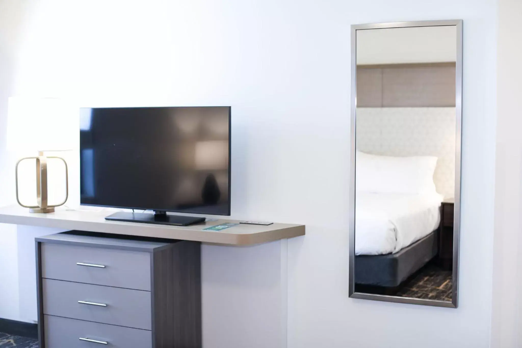 Photo of the whole room, TV/Entertainment Center in Holiday Inn & Suites St. Cloud, an IHG Hotel