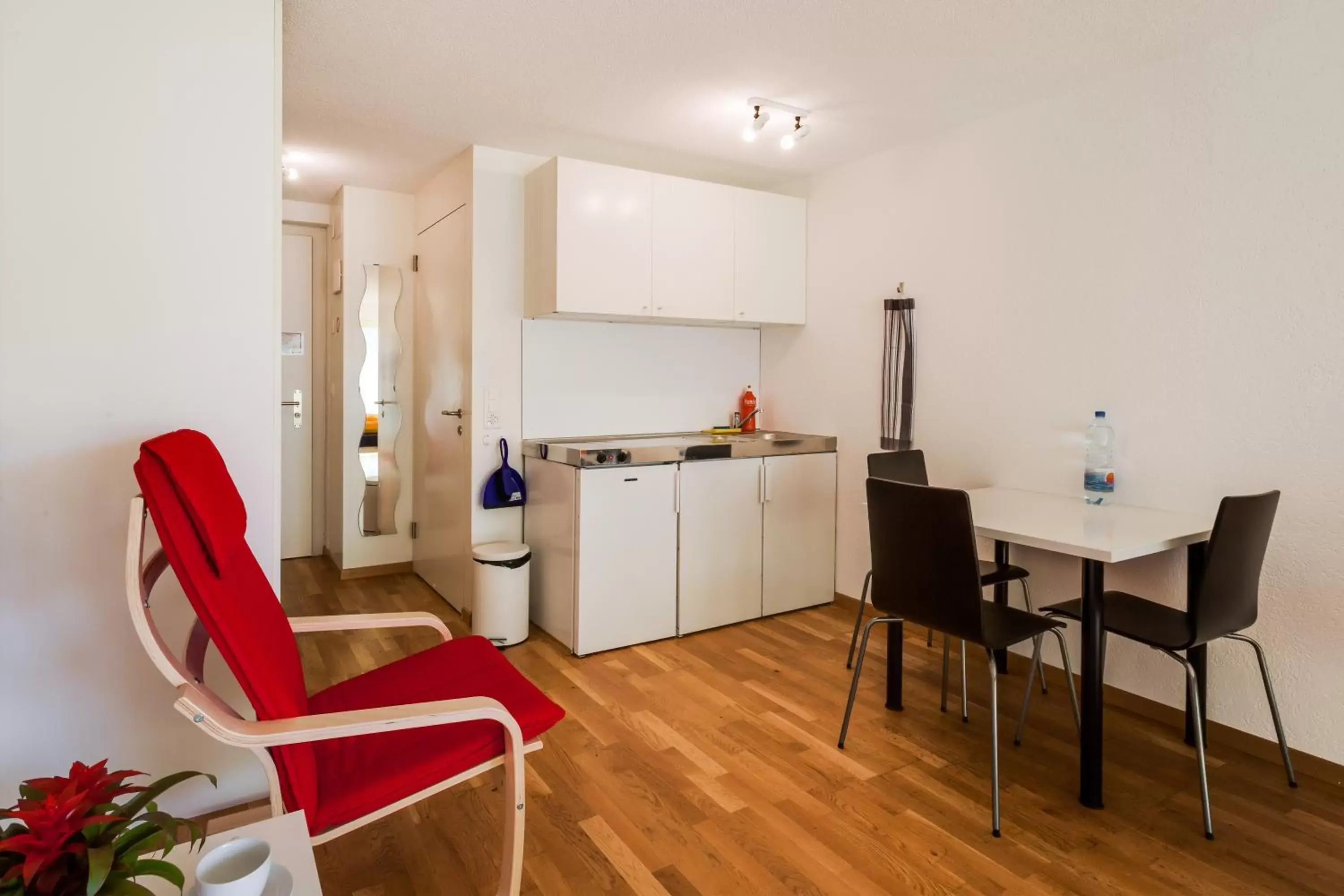 Photo of the whole room, Kitchen/Kitchenette in Anstatthotel Luzern - contactless check-in