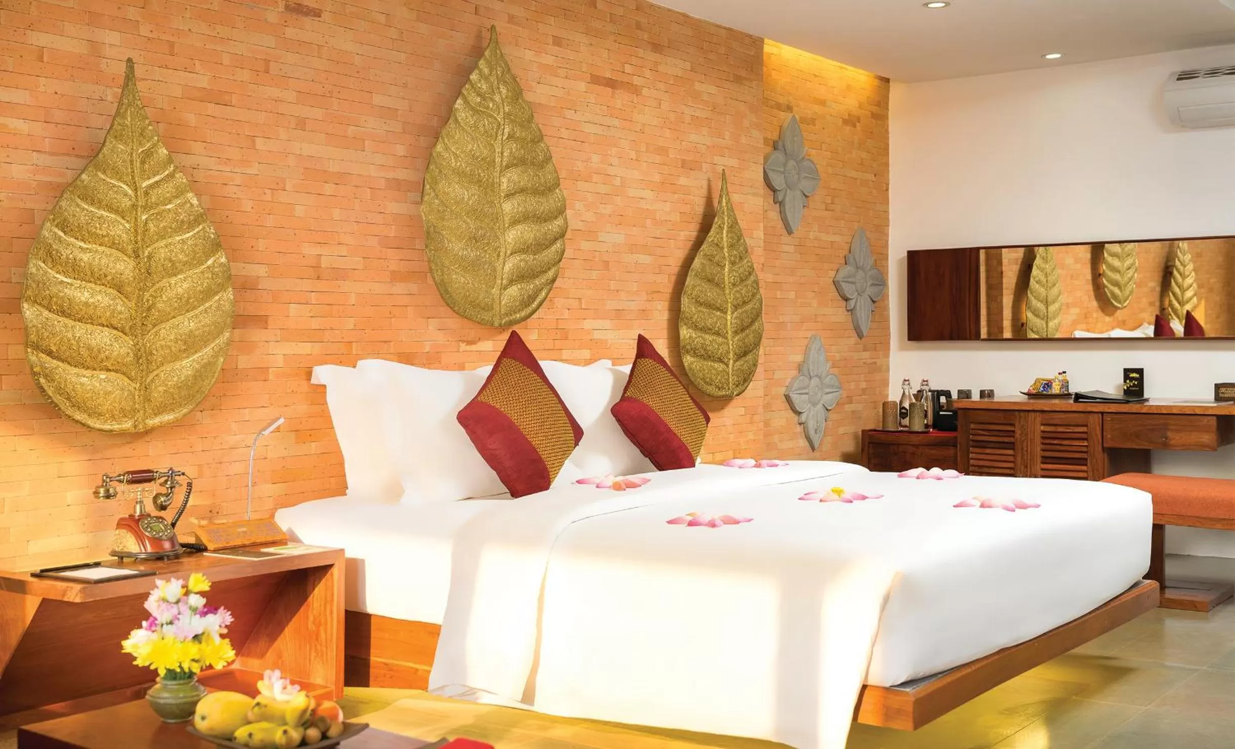 Bedroom, Bed in Golden Temple Residence