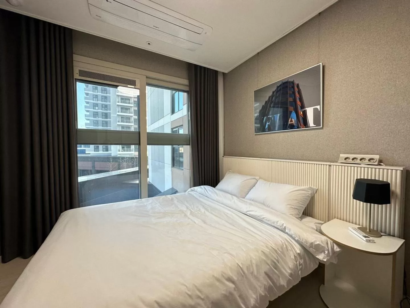 Bed in Y Collection by UH FLAT Osiria