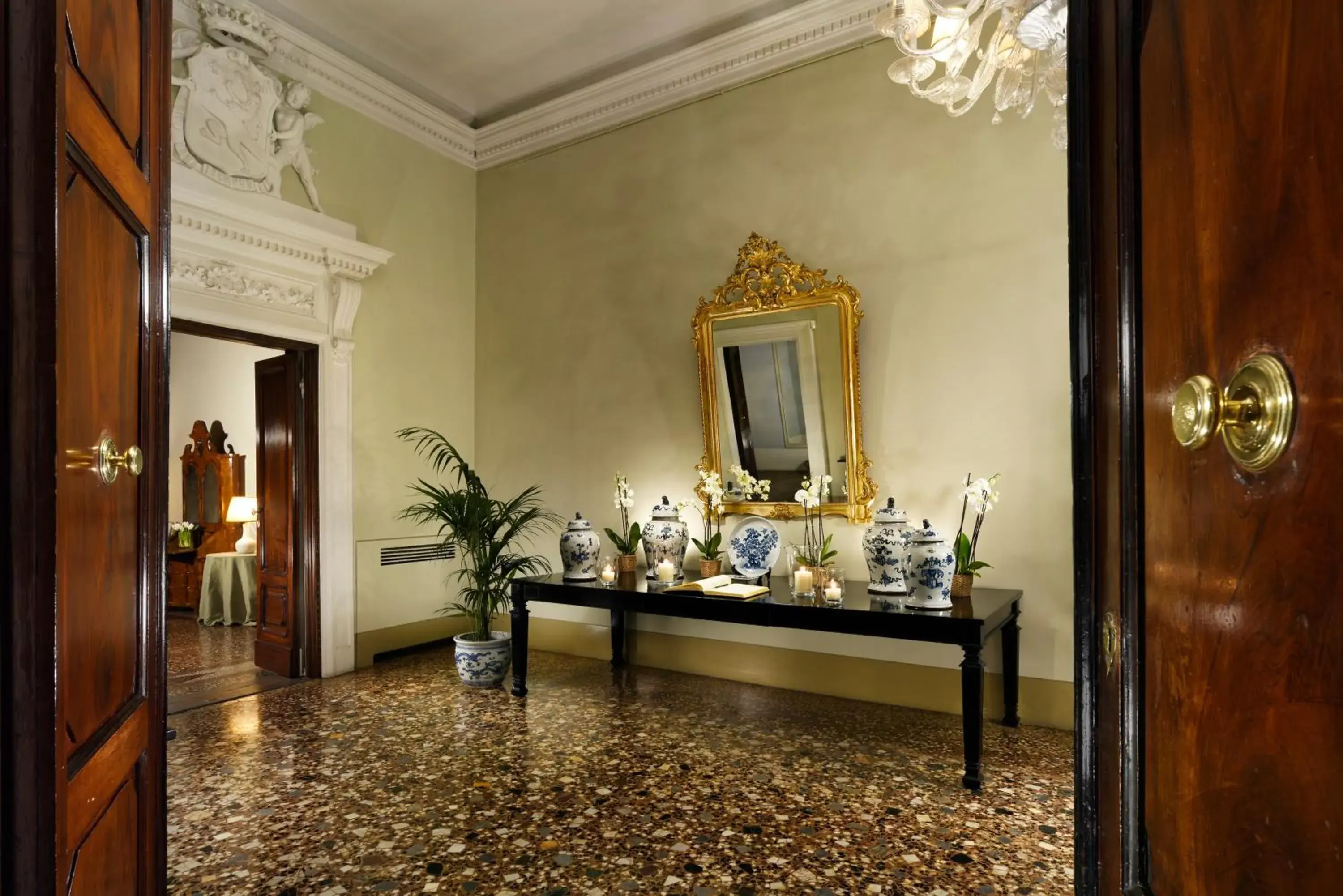 Lobby or reception in Al Palazzo del Marchese di Camugliano Residenza d'Epoca