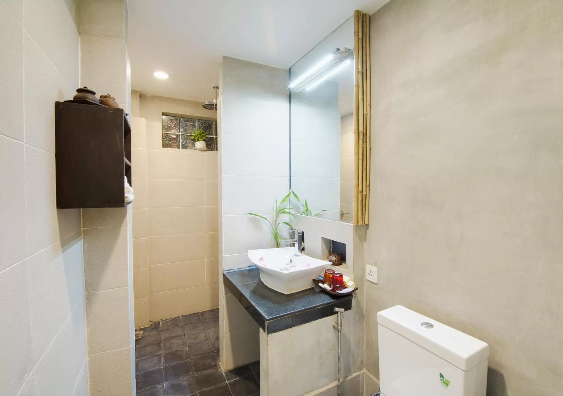 Toilet in Maison Model d'Angkor