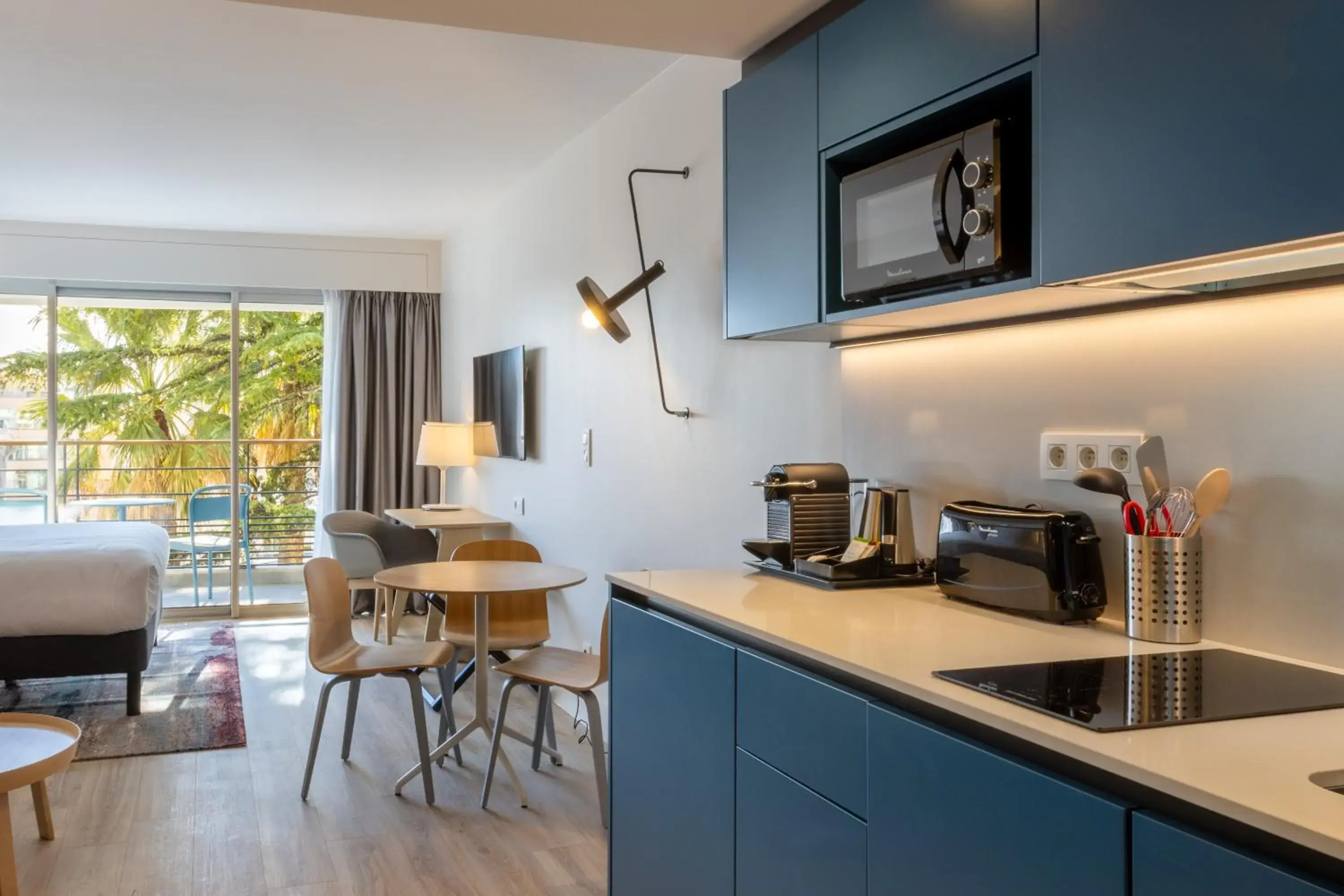 Kitchen or kitchenette, Kitchen/Kitchenette in Staybridge Suites Cannes Centre
