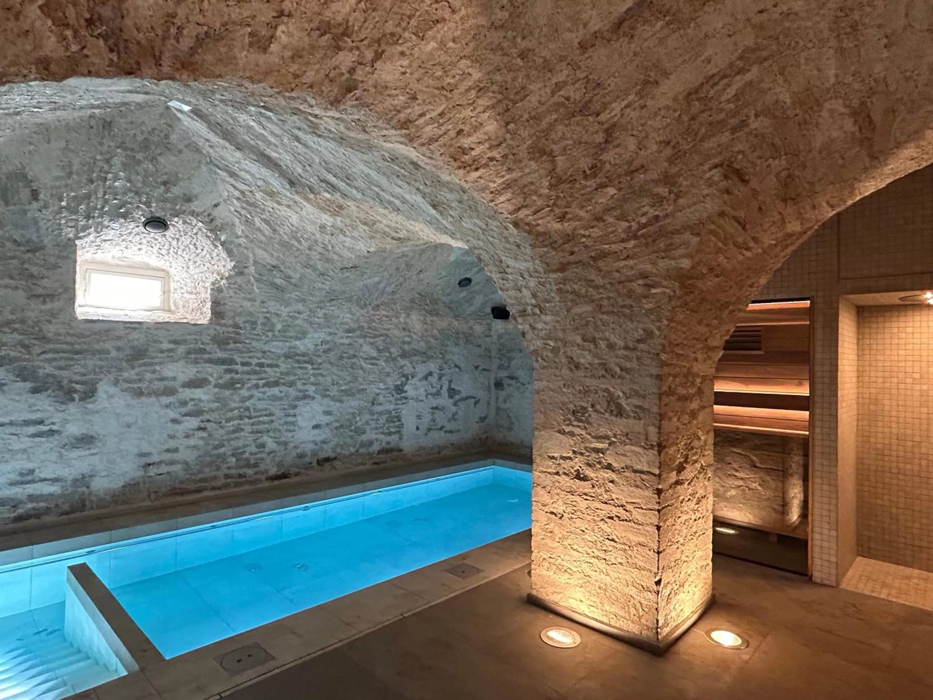 Swimming pool in Padise Manor