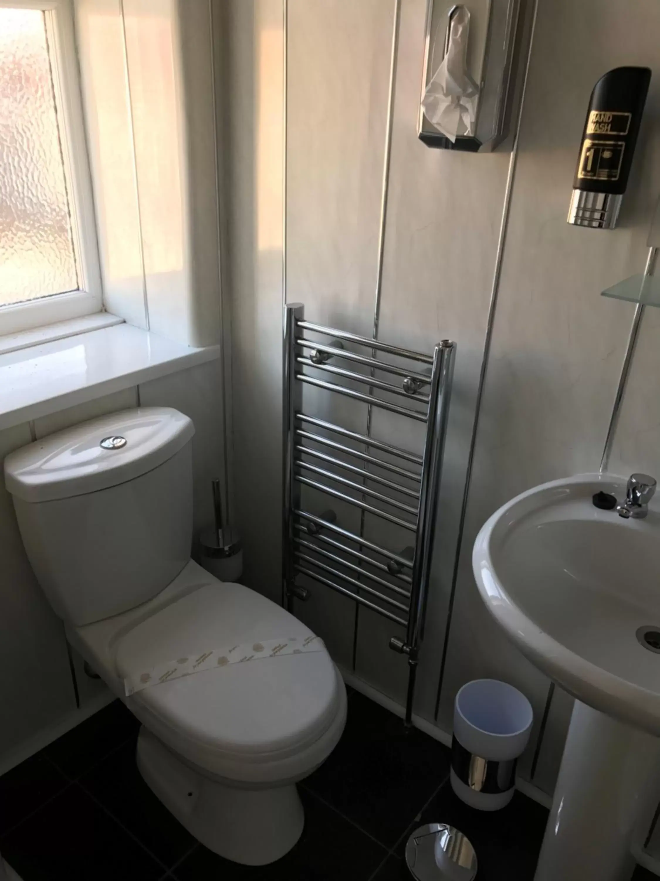 Toilet, Bathroom in Queens Plaza Hotel