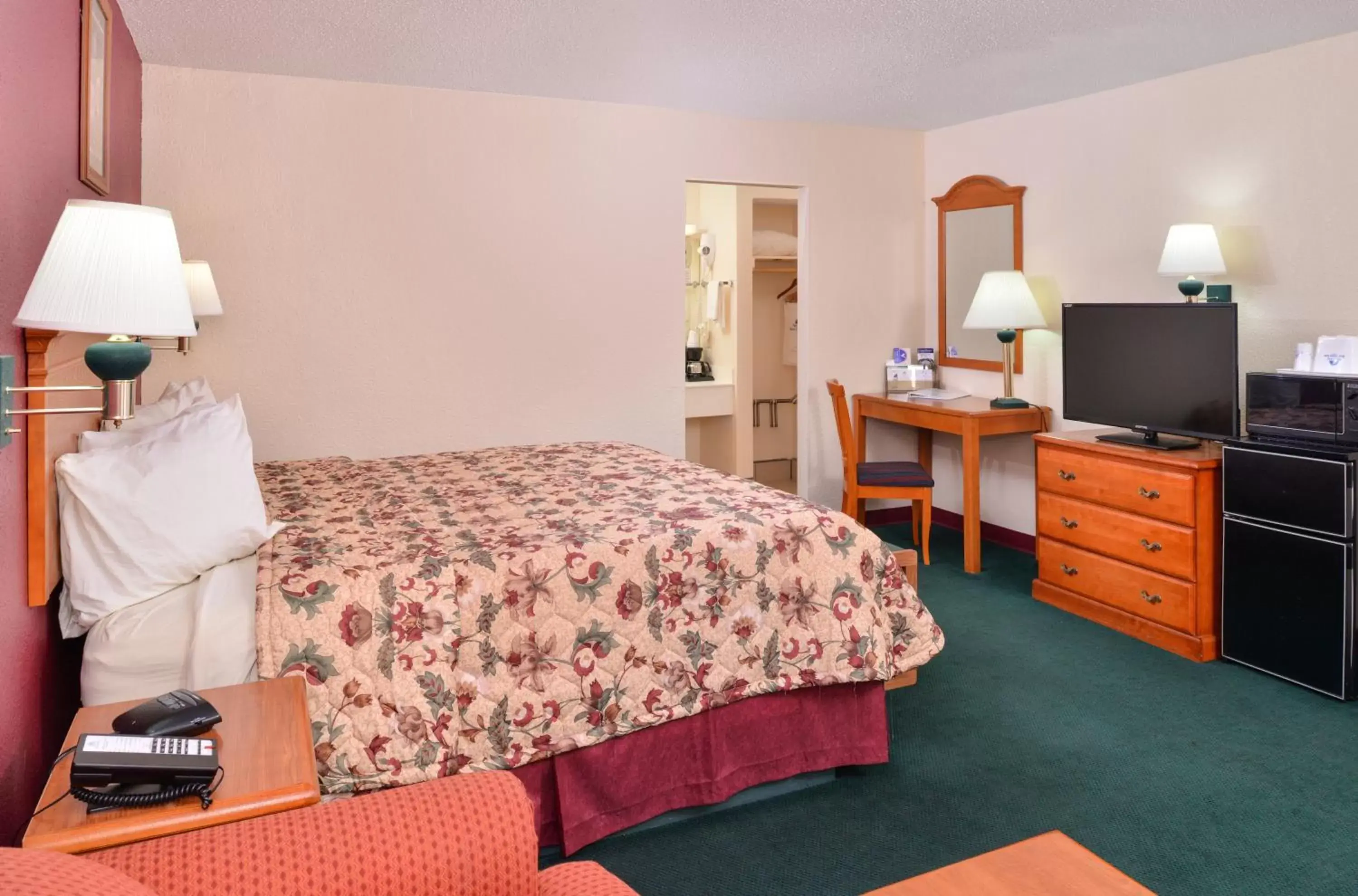 Bedroom, Bed in Americas Best Value Inn Lubbock East