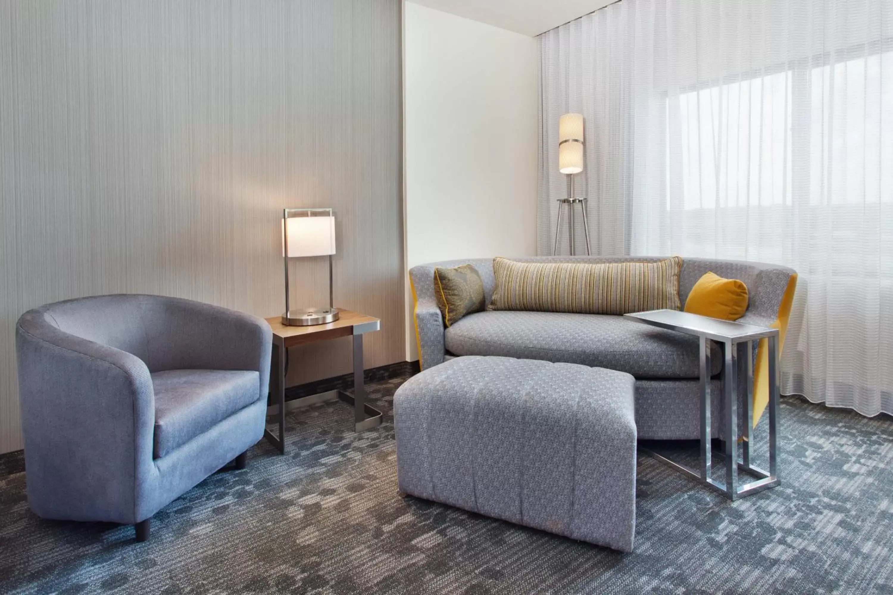 Living room, Seating Area in Courtyard by Marriott Auburn