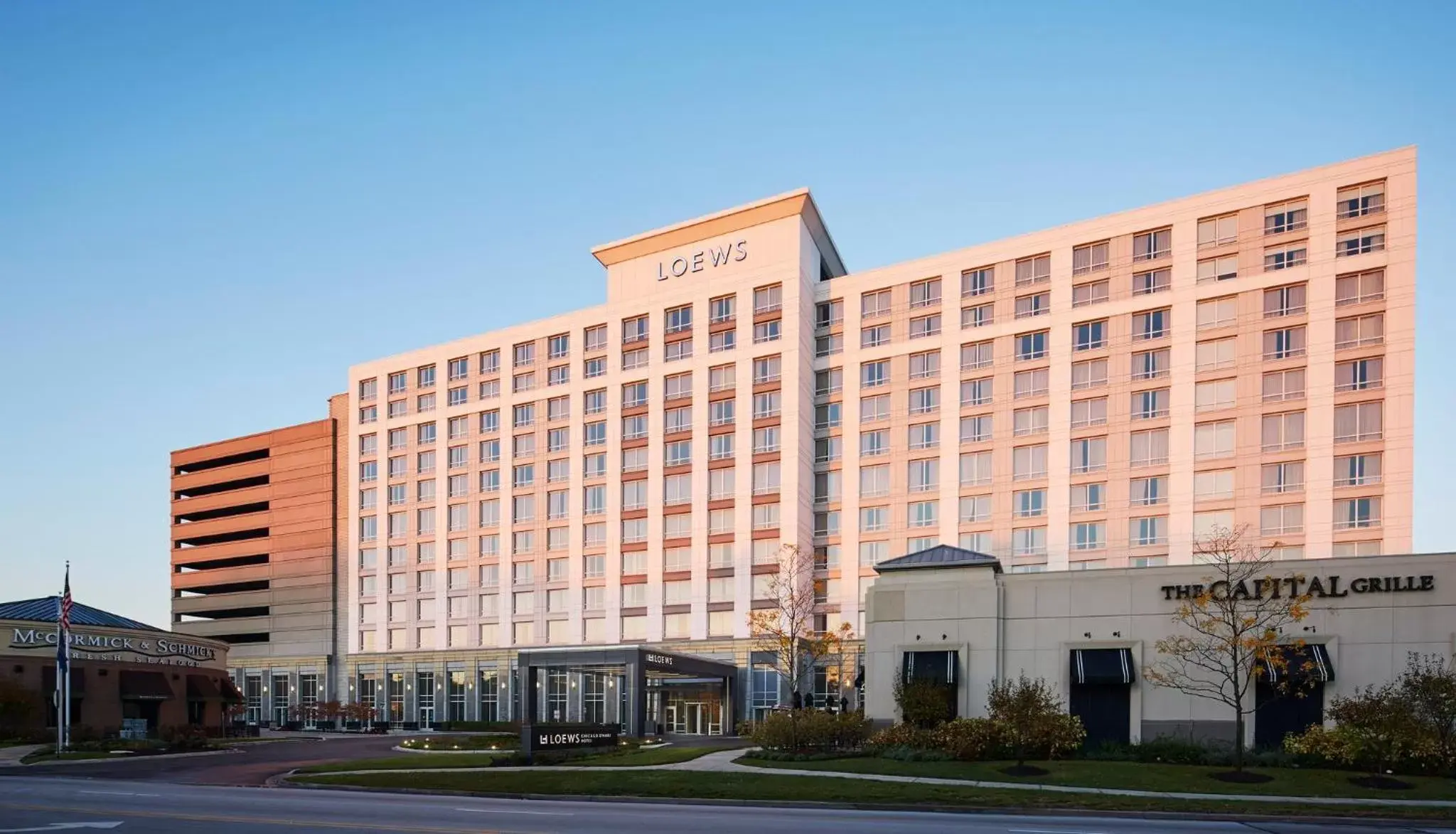 Property Building in Loews Chicago O'Hare Hotel