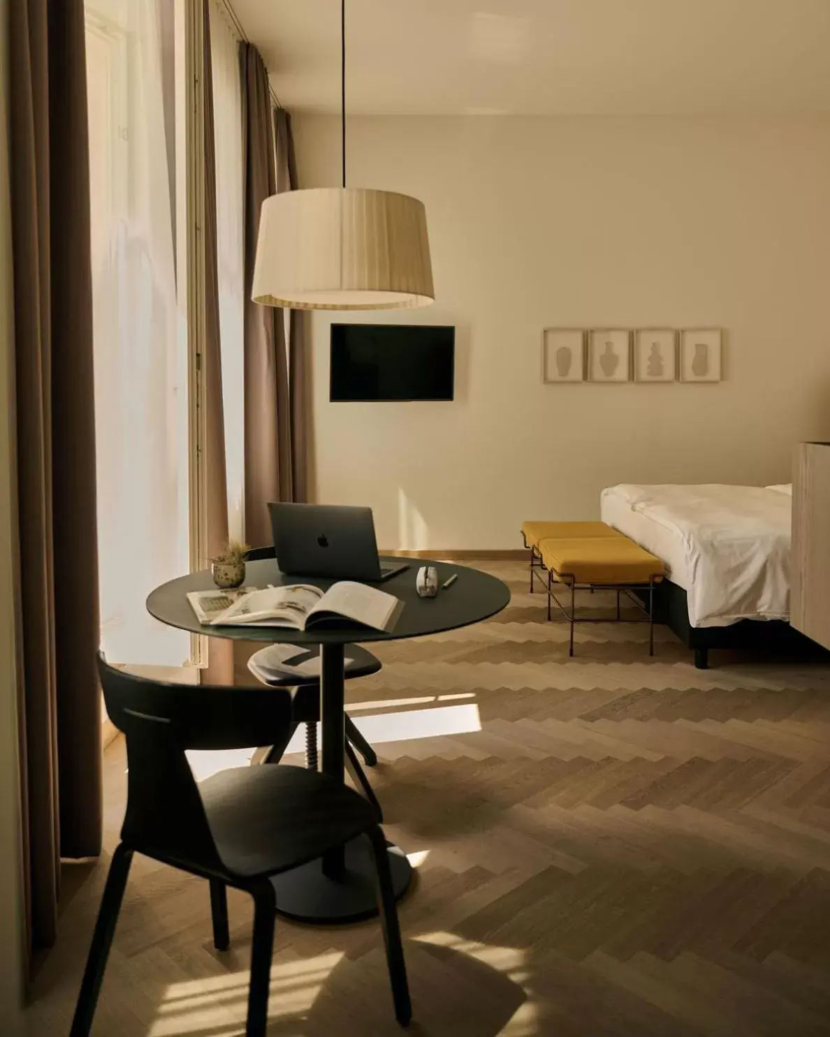 Bed in Melter Hotel & Apartments - a Neighborhood Hotel