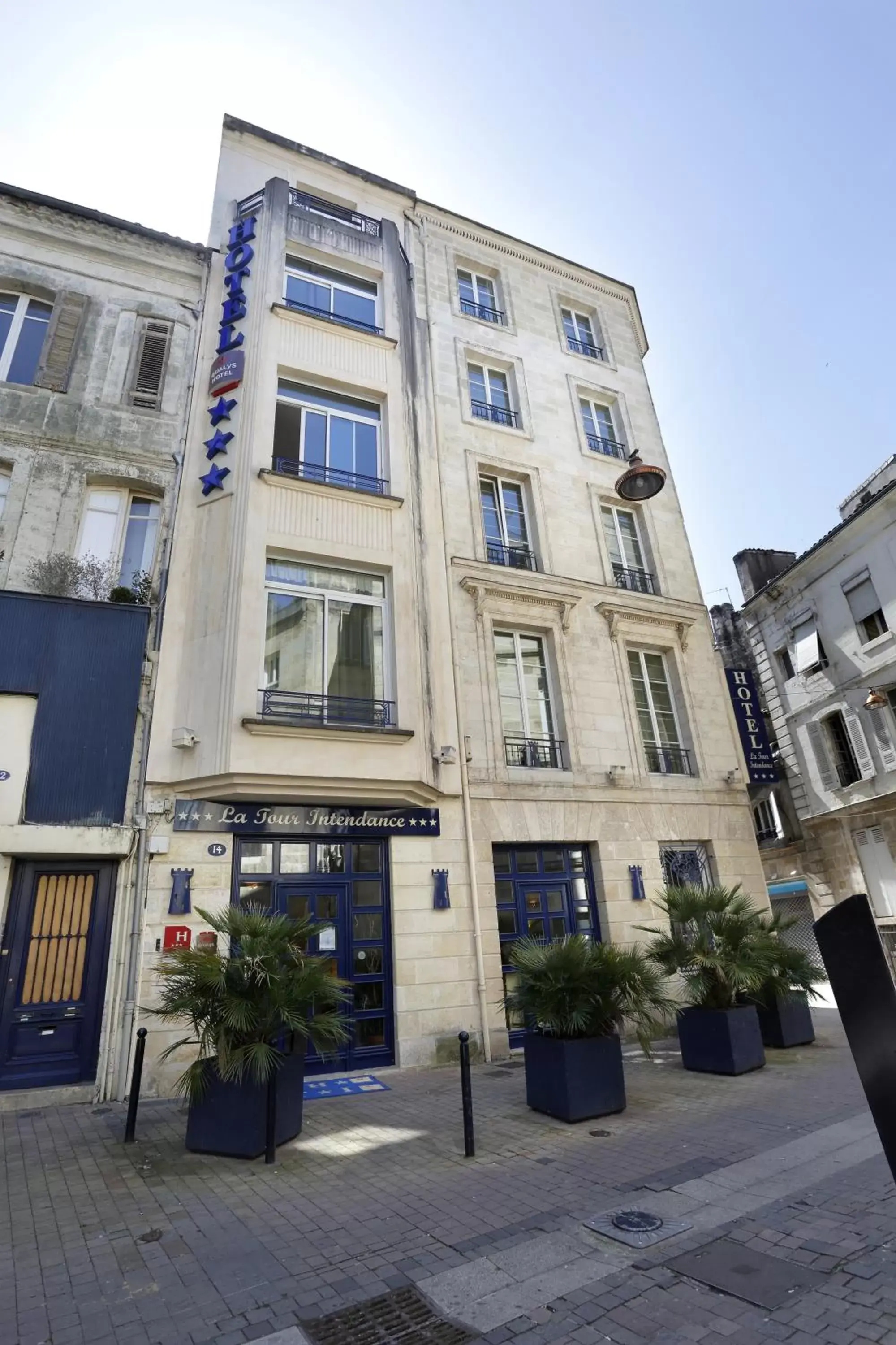 Facade/entrance, Property Building in Hôtel La Tour Intendance