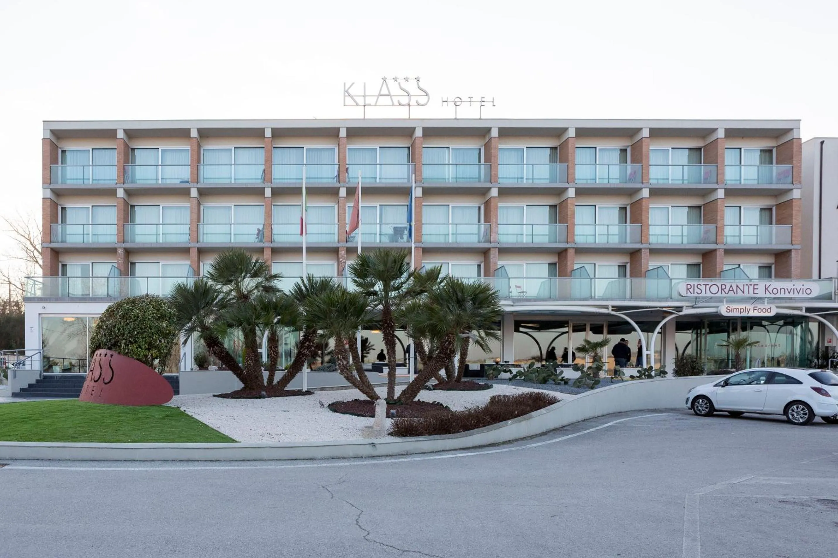 Facade/entrance in Klass Hotel