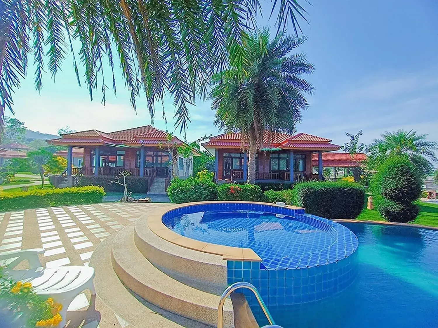 Swimming Pool in Lanta Lapaya Resort