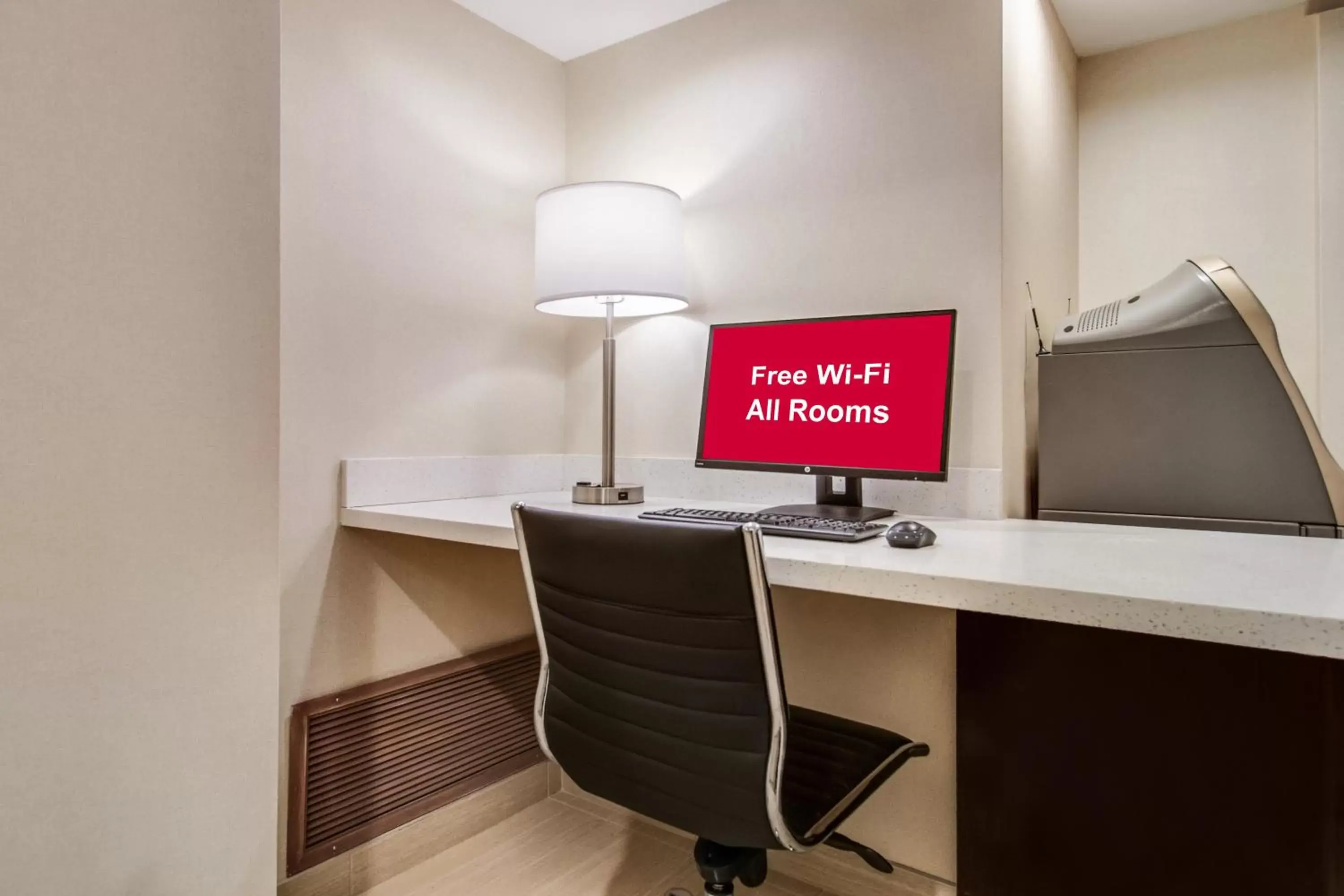 Business facilities in Red Roof Inn PLUS+ Dallas - Addison