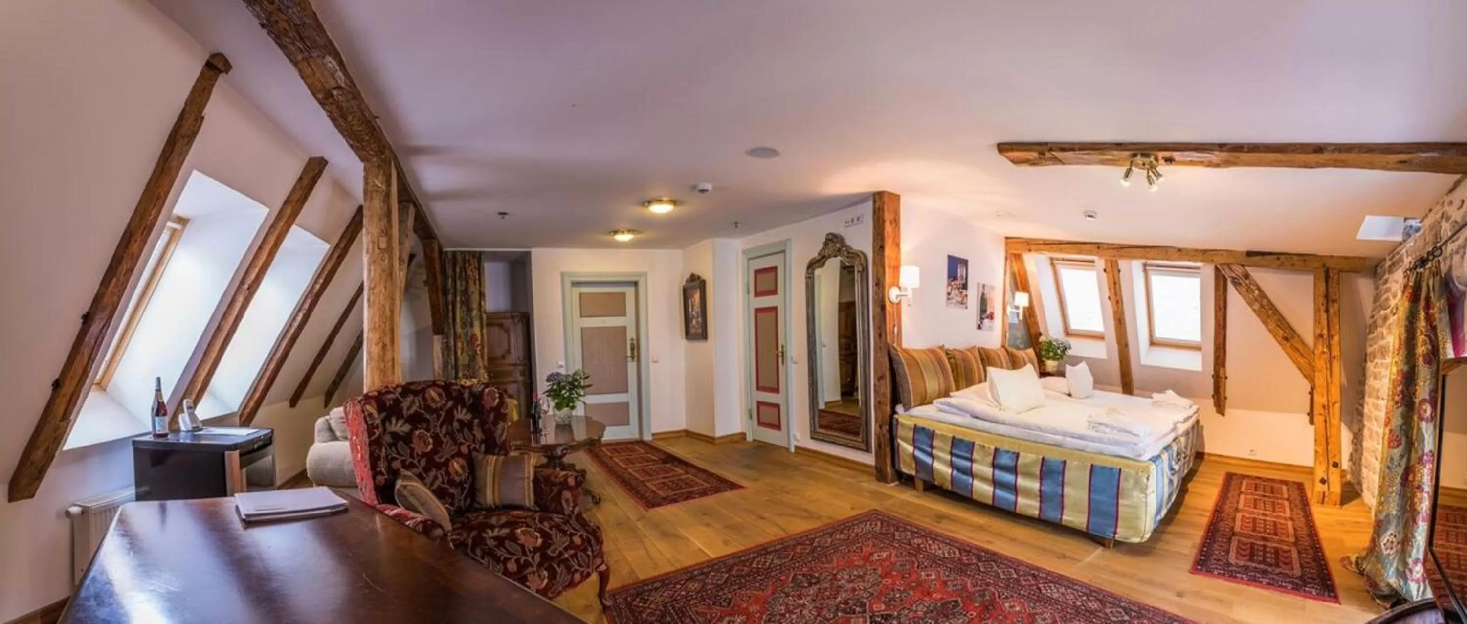 Bedroom, Bed in CRU Hotel