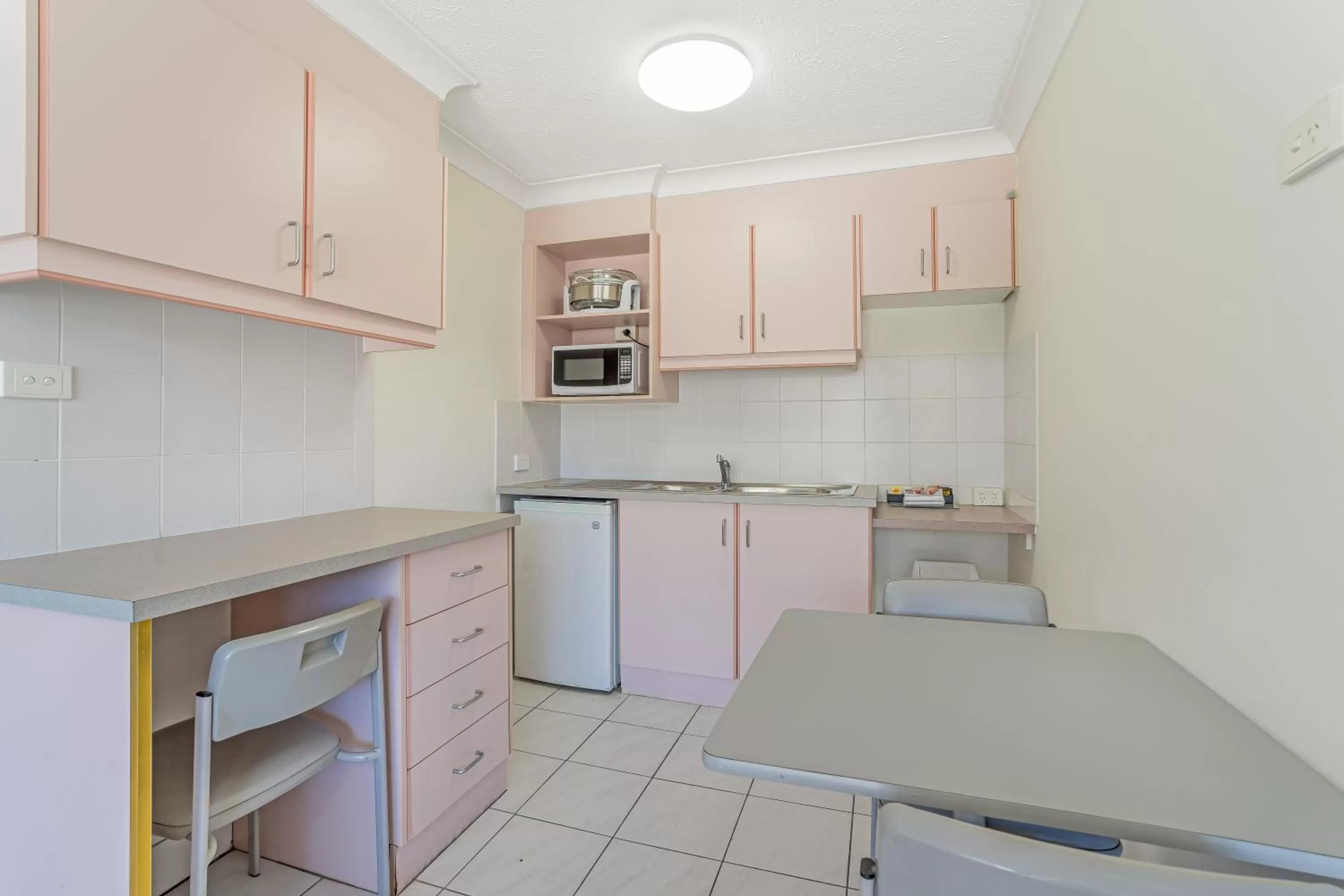 Kitchen or kitchenette in Nelson Towers Motel & Apartments
