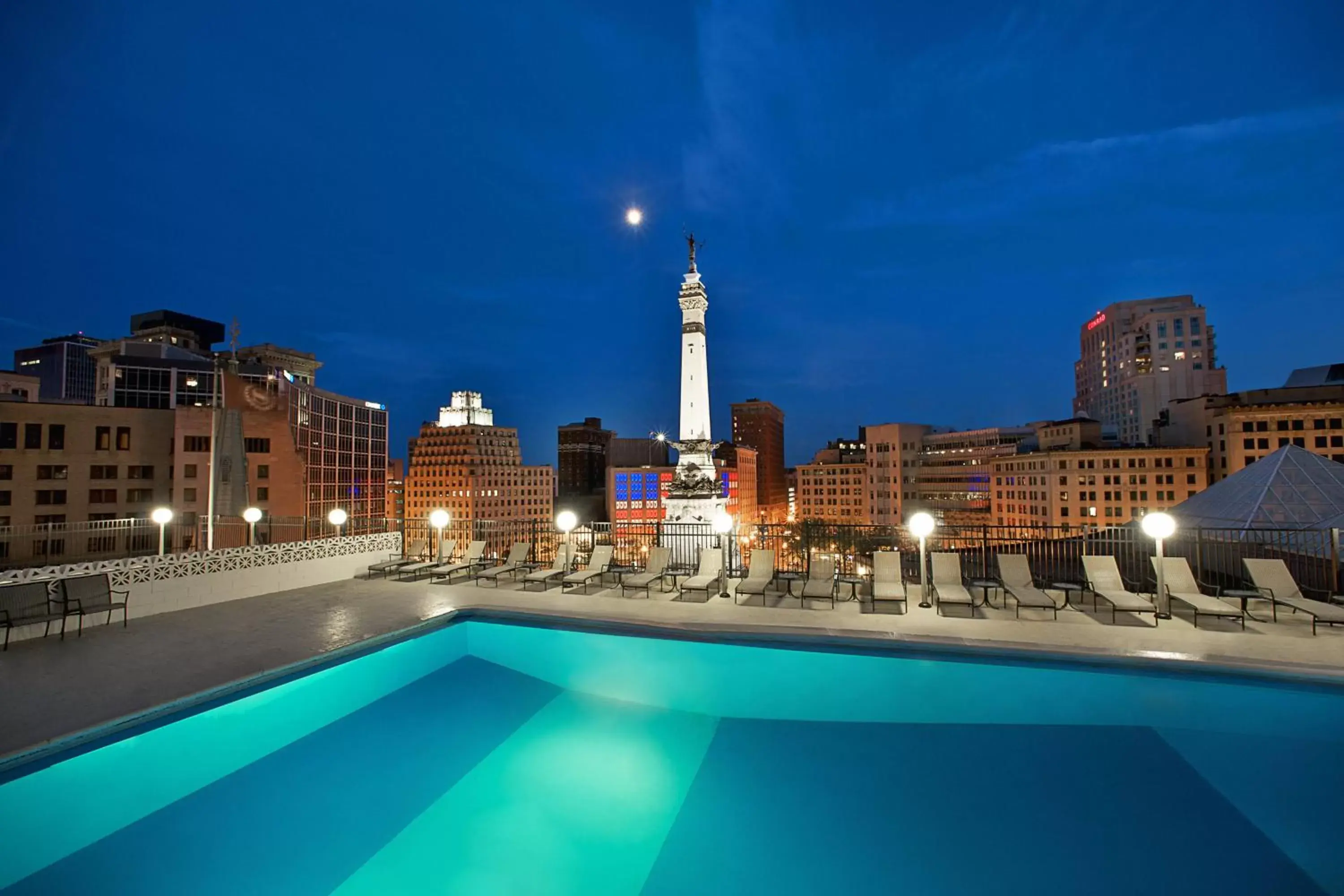 Swimming Pool in Sheraton Indianapolis City Centre Hotel