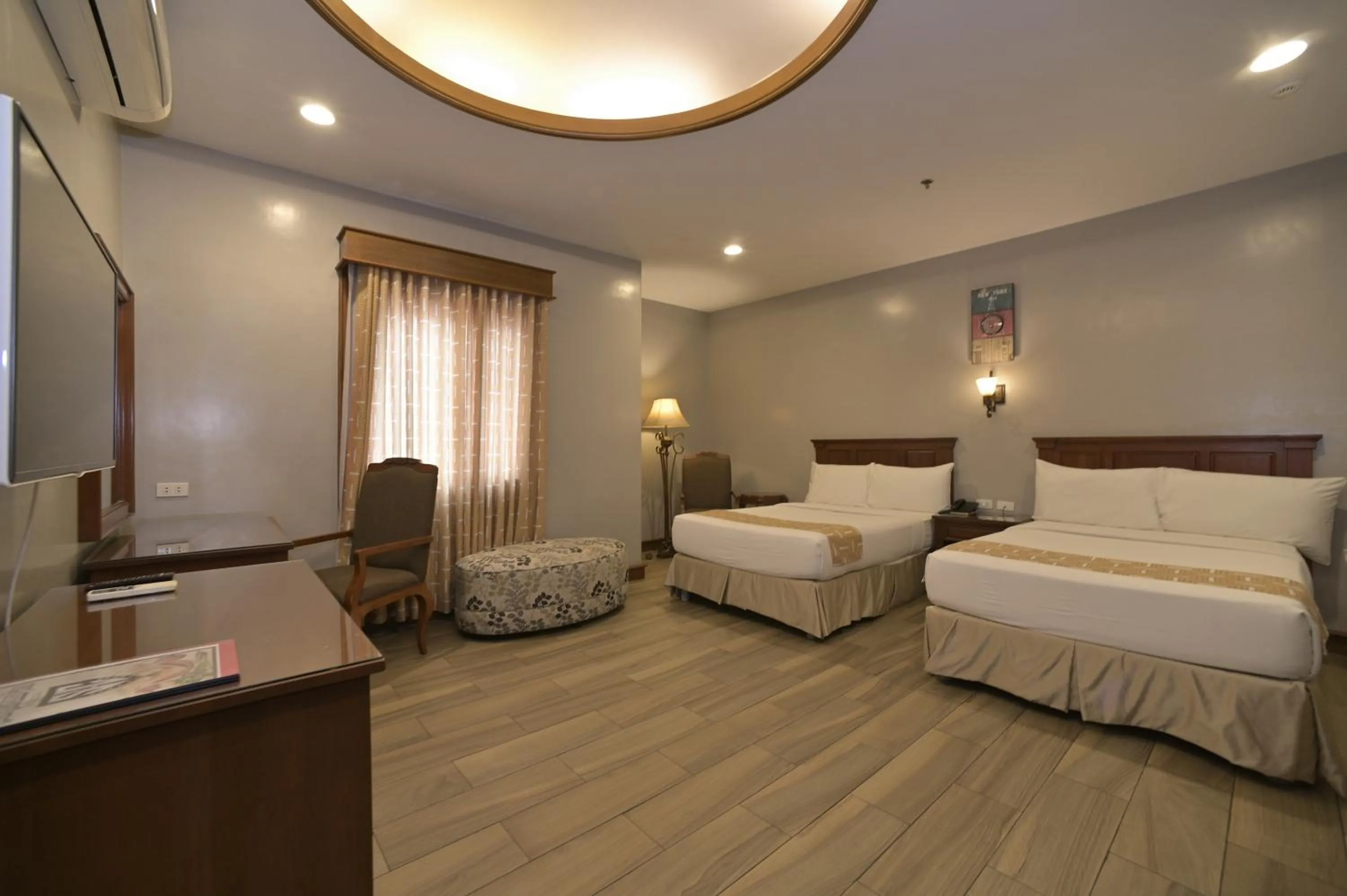 Bedroom, Bed in Paragon Hotel and Suites